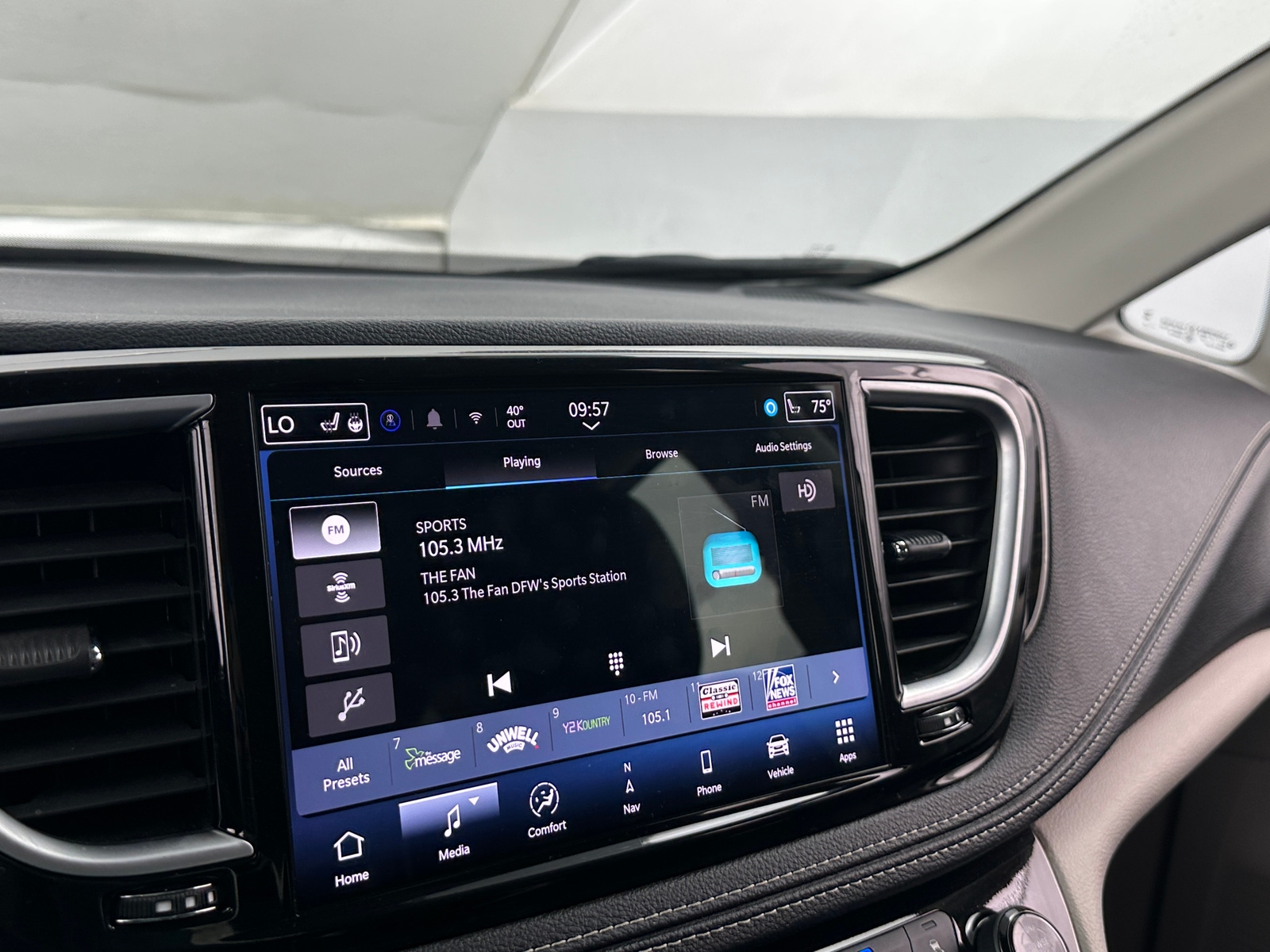 Thumbnail: 2024 Chrysler Pacifica - 3