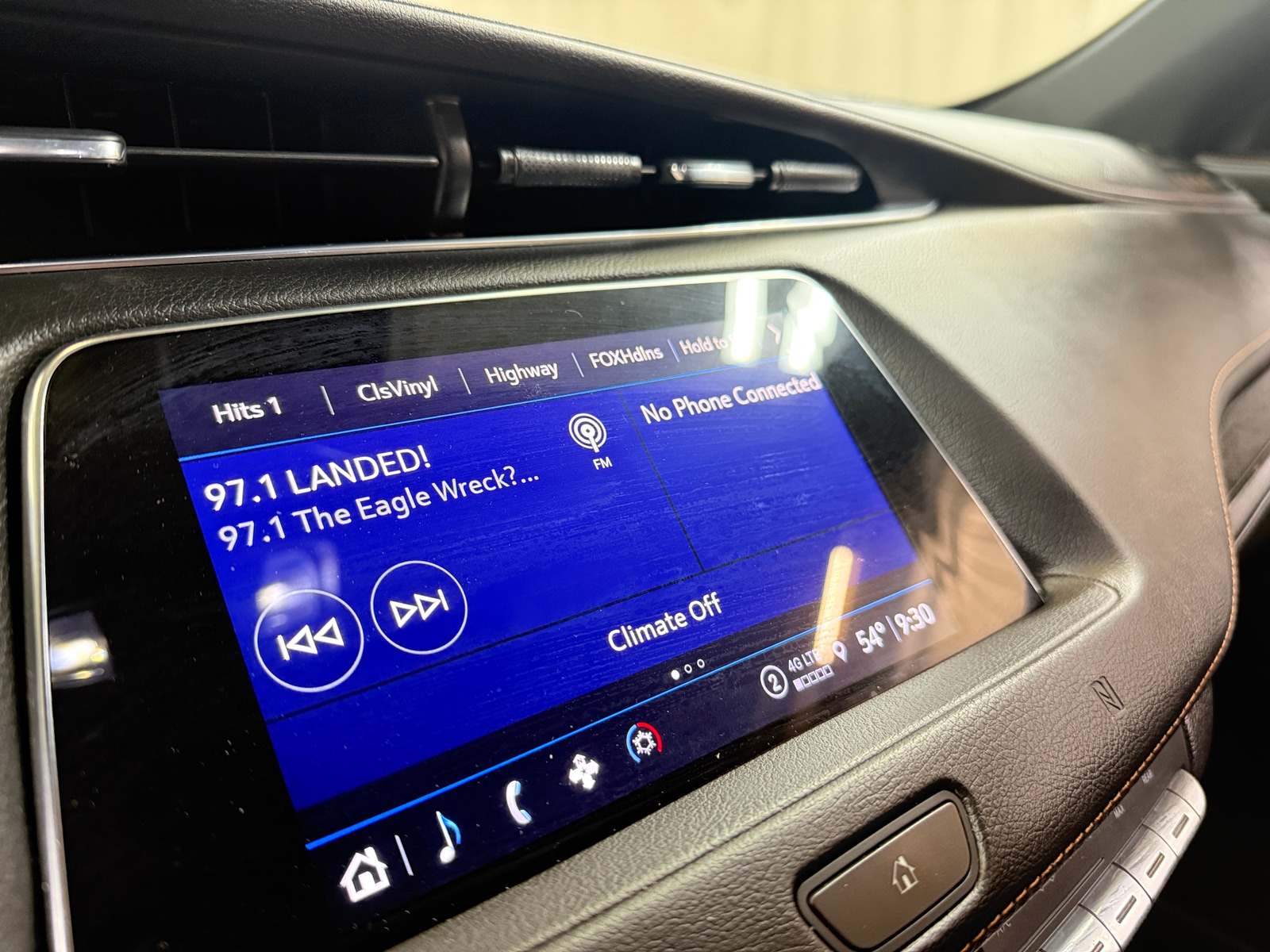 Thumbnail: 2021 Cadillac XT4 - 3