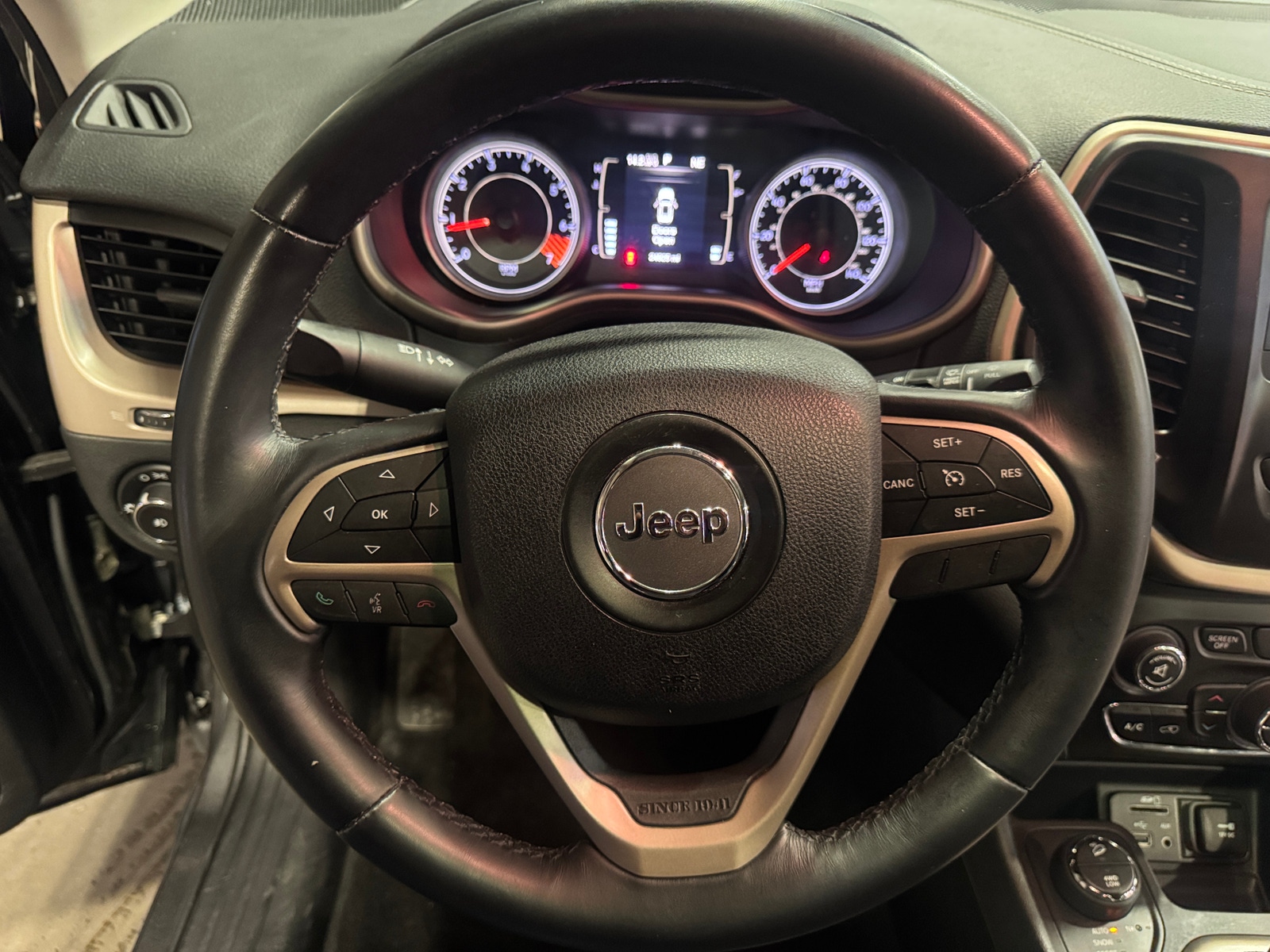 Thumbnail: 2015 Jeep Cherokee - 5