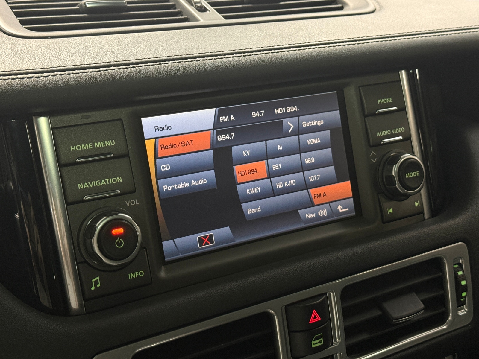 Thumbnail: 2011 Land Rover Range Rover - 3