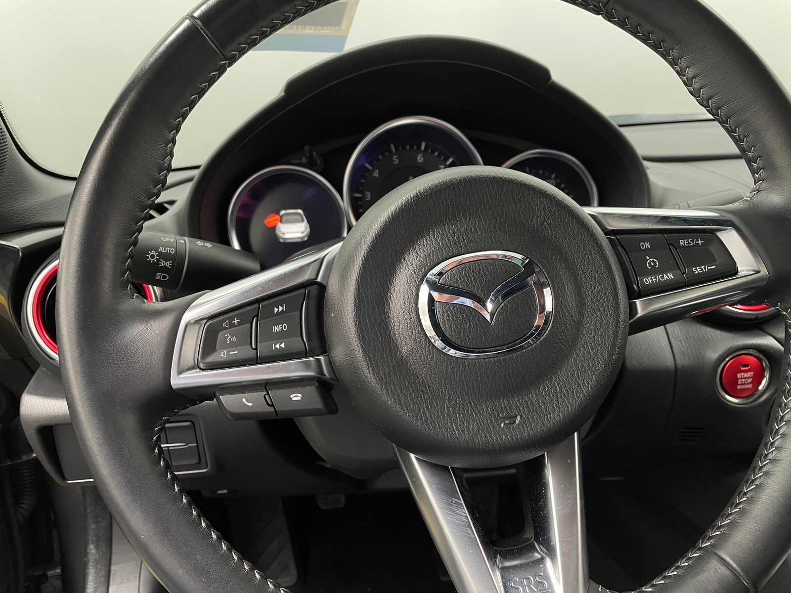 Thumbnail: 2020 Mazda MX-5 Miata - 4