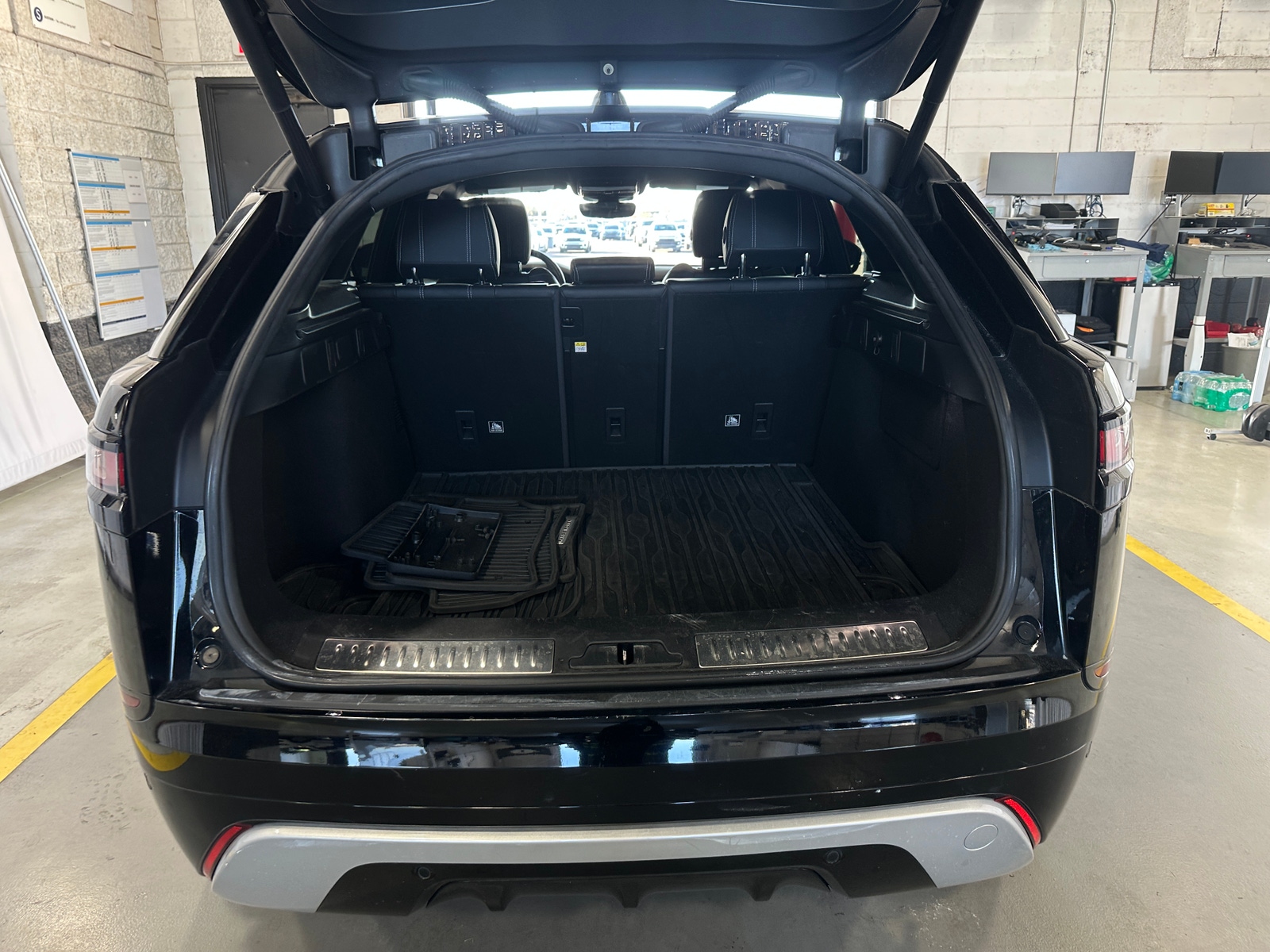 Thumbnail: 2020 Land Rover Range Rover Velar - 6