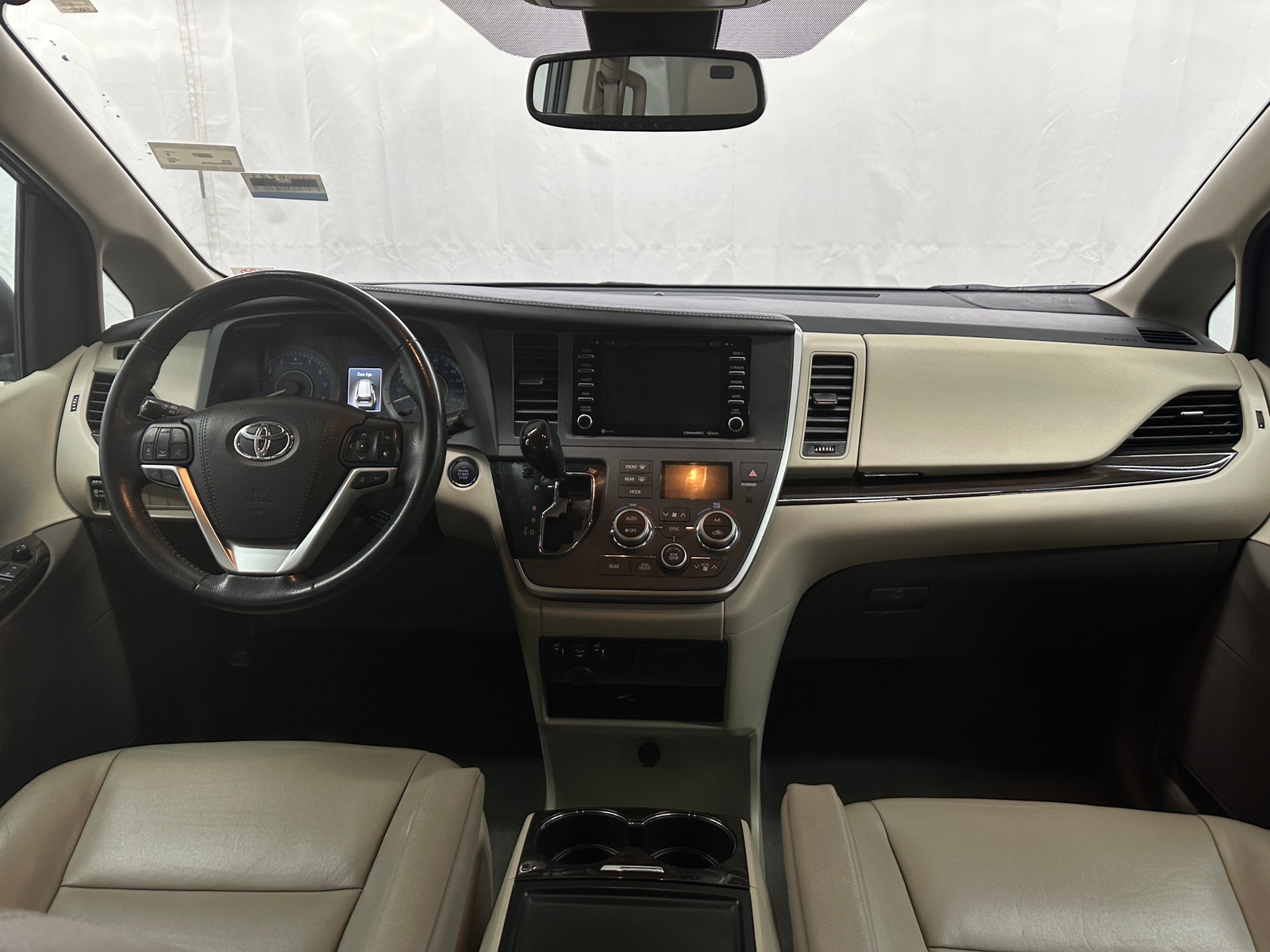 Thumbnail: 2020 Toyota Sienna - 2