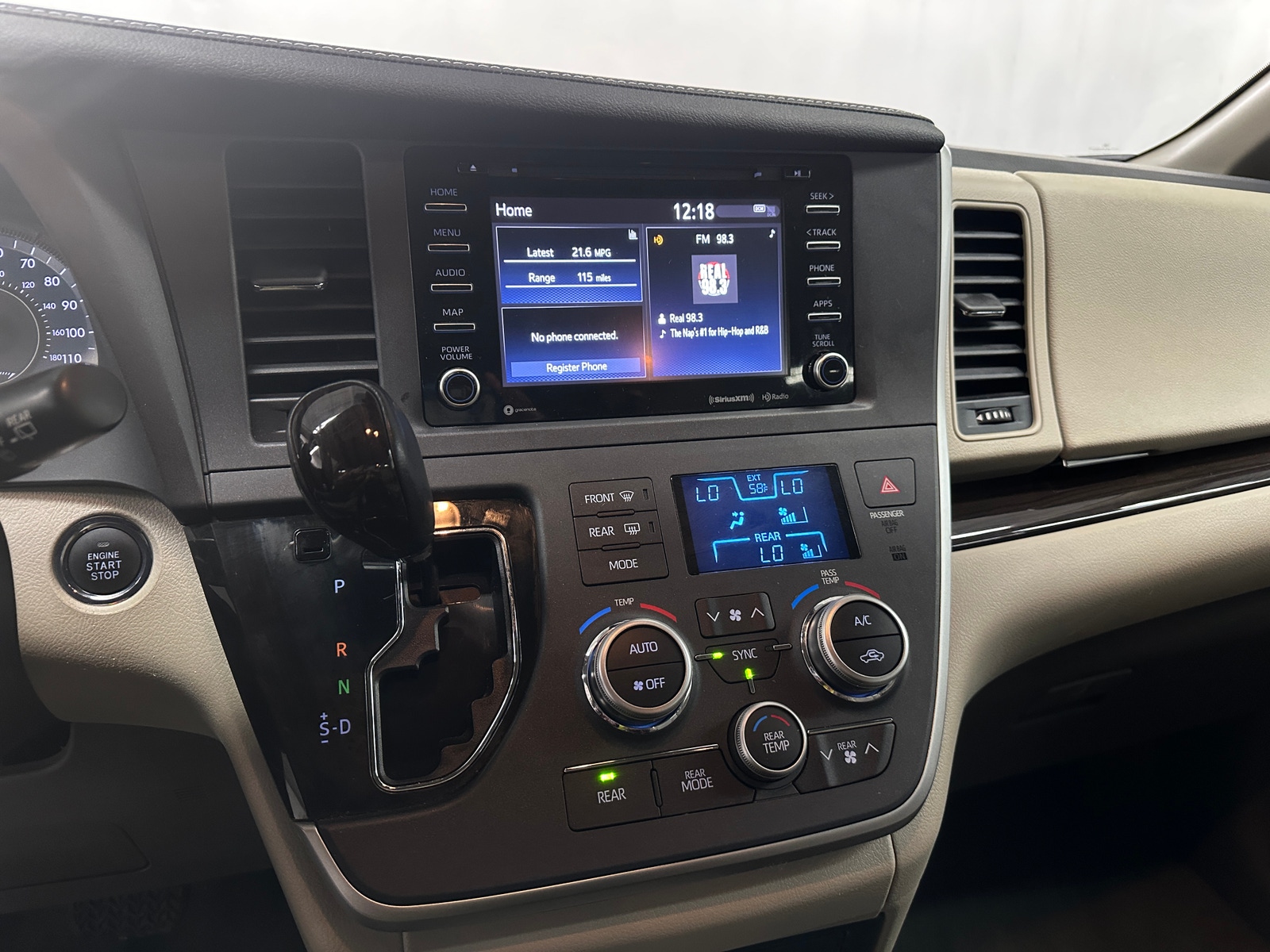 Thumbnail: 2020 Toyota Sienna - 3