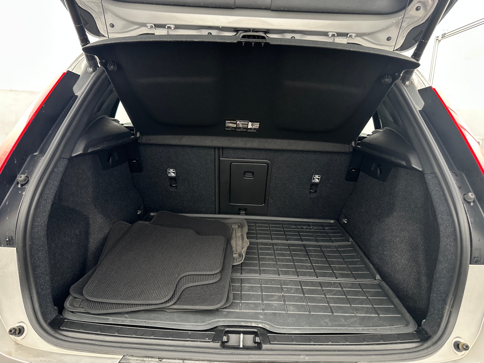 Thumbnail: 2024 Volvo XC40 - 7