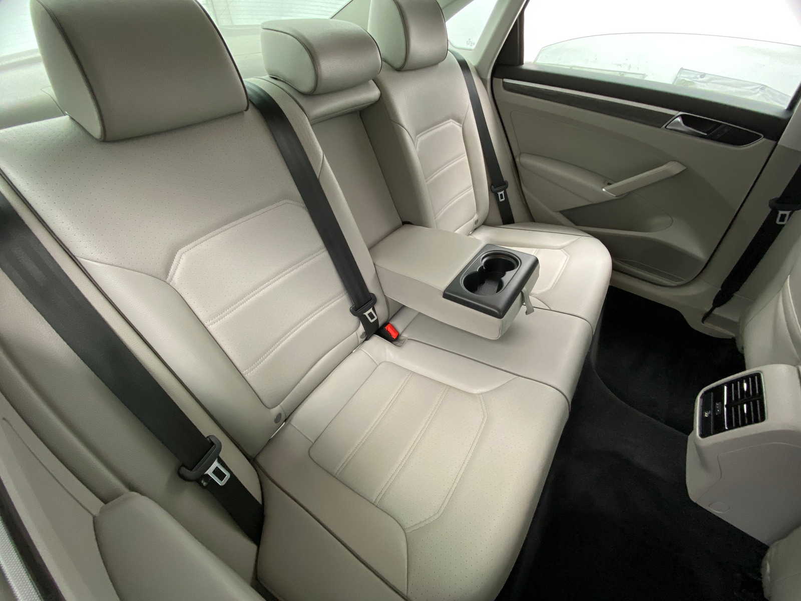 Thumbnail: 2017 Volkswagen Passat - 5