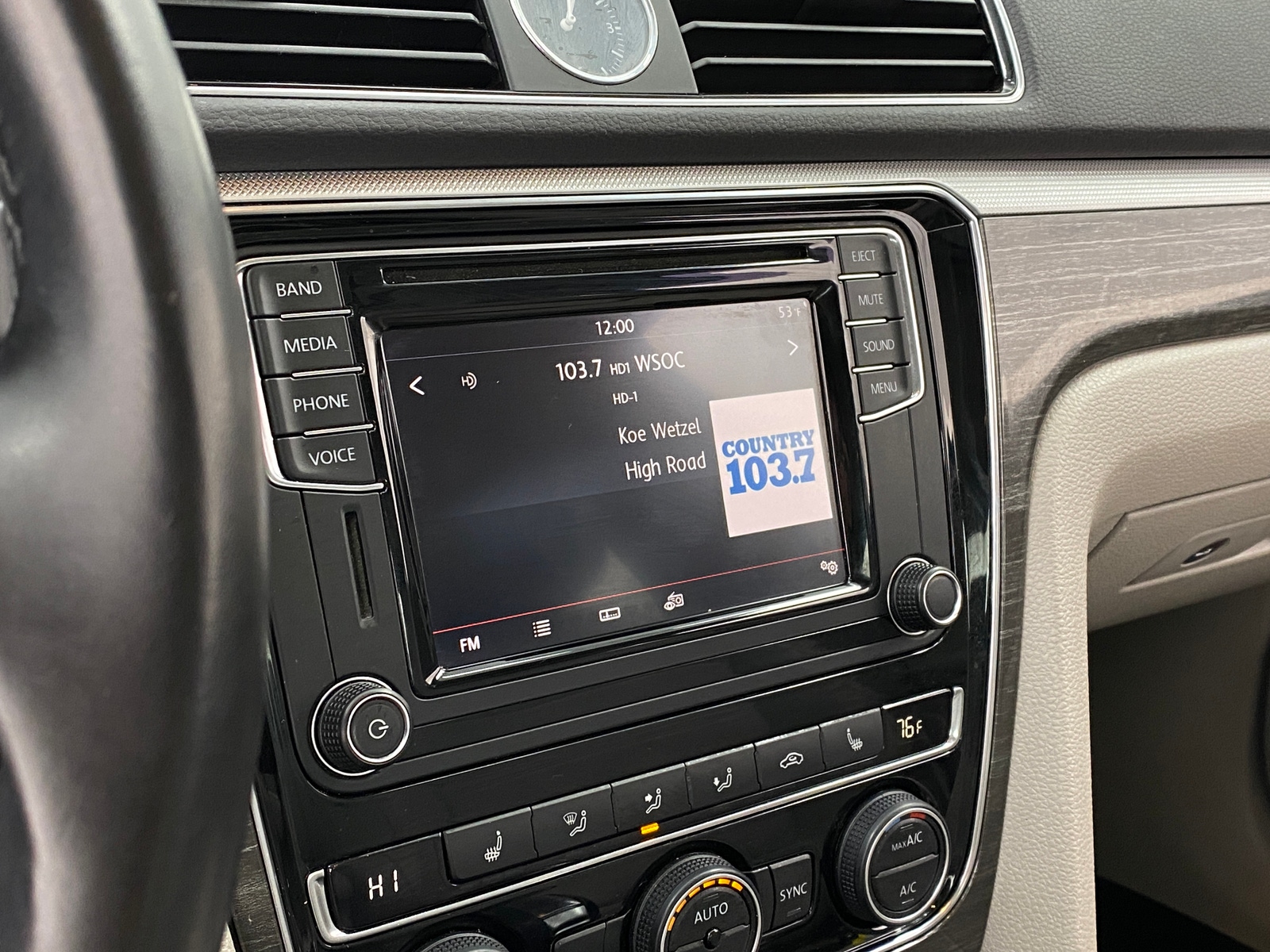 Thumbnail: 2017 Volkswagen Passat - 3