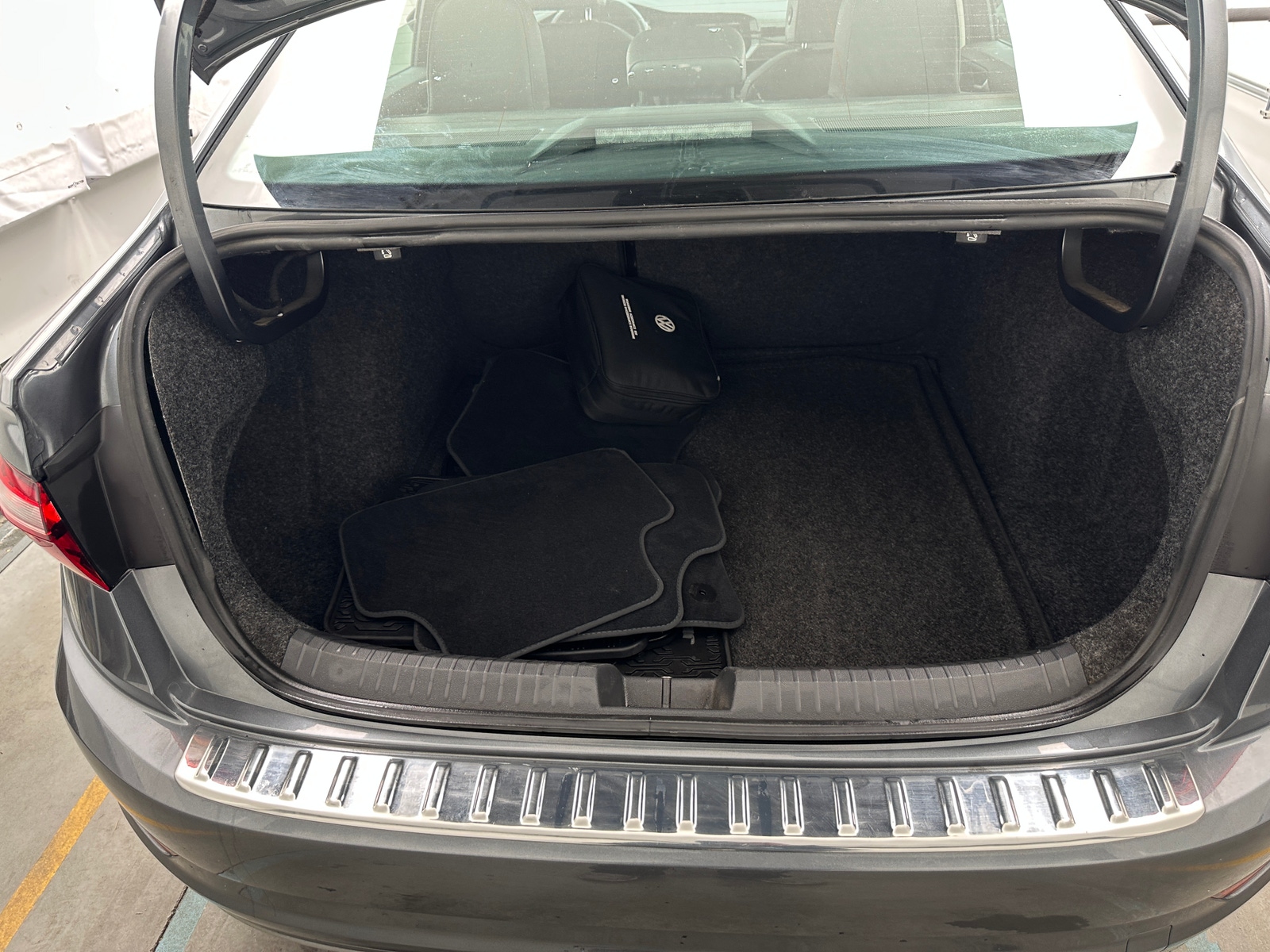 Thumbnail: 2019 Volkswagen Jetta - 6