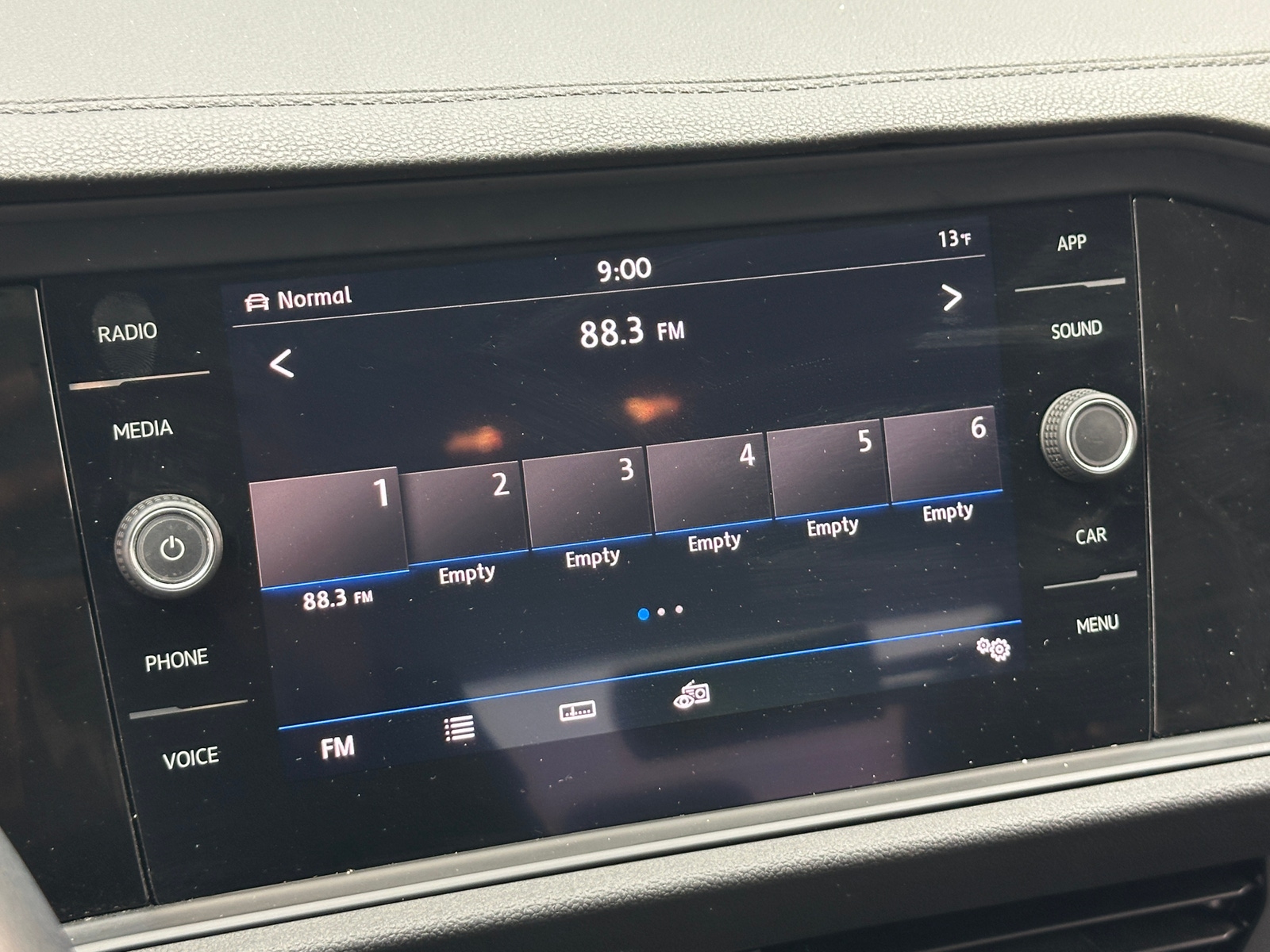 Thumbnail: 2019 Volkswagen Jetta - 3