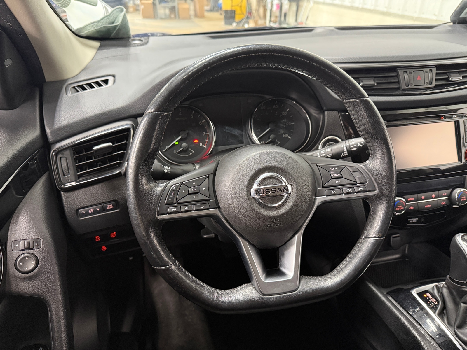 Thumbnail: 2017 Nissan Rogue Sport - 5