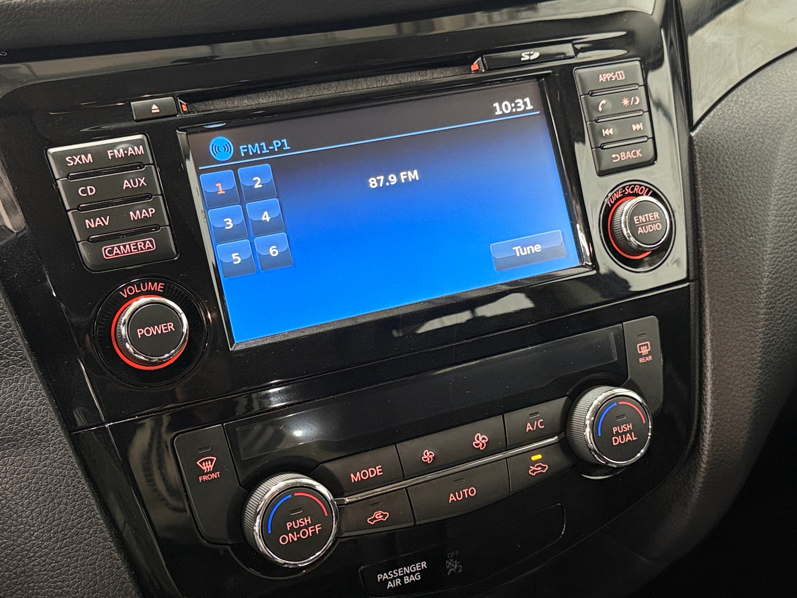 Thumbnail: 2017 Nissan Rogue Sport - 4