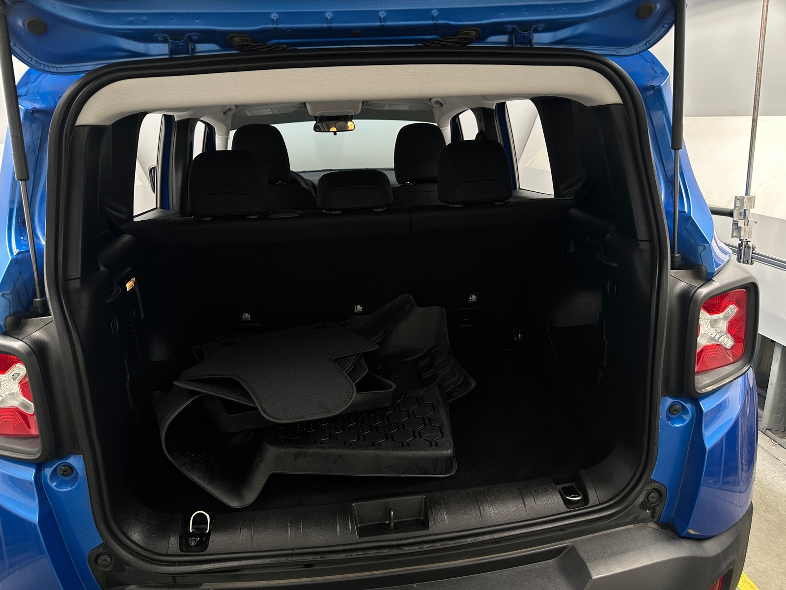 Thumbnail: 2020 Jeep Renegade - 7