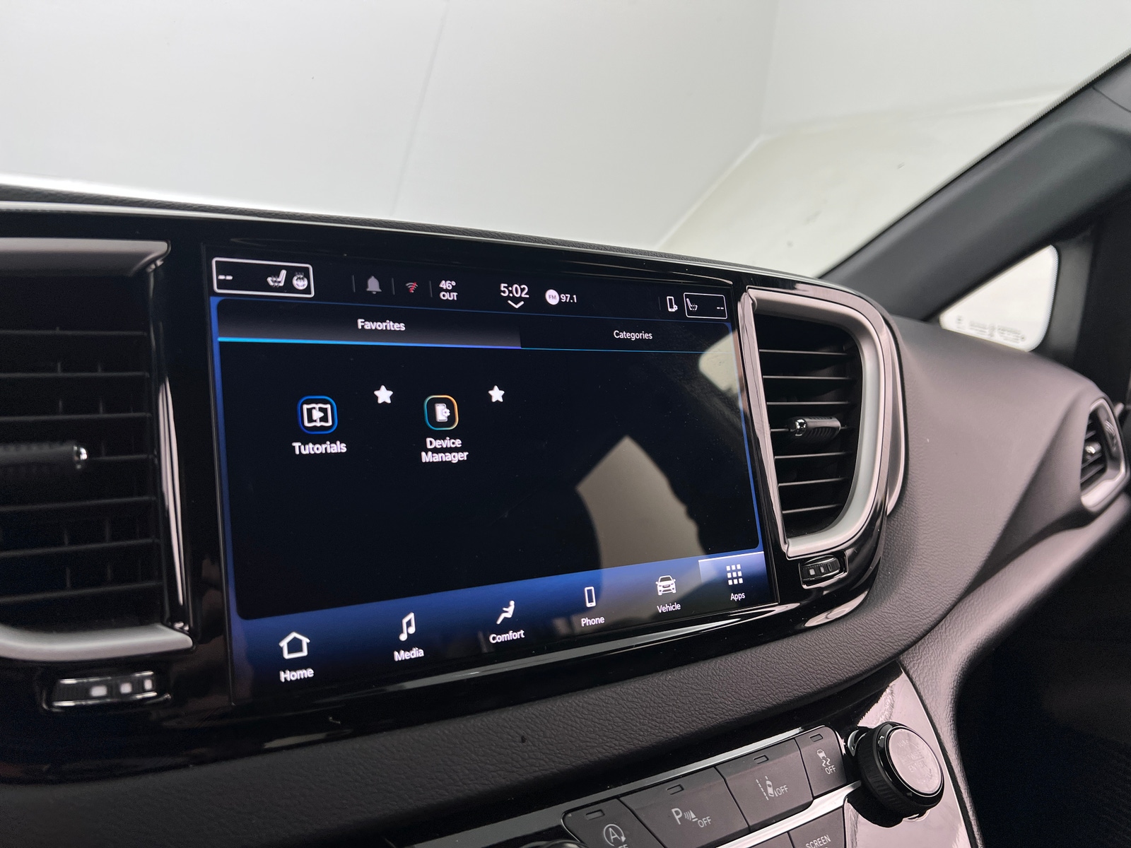 Thumbnail: 2025 Chrysler Pacifica - 3