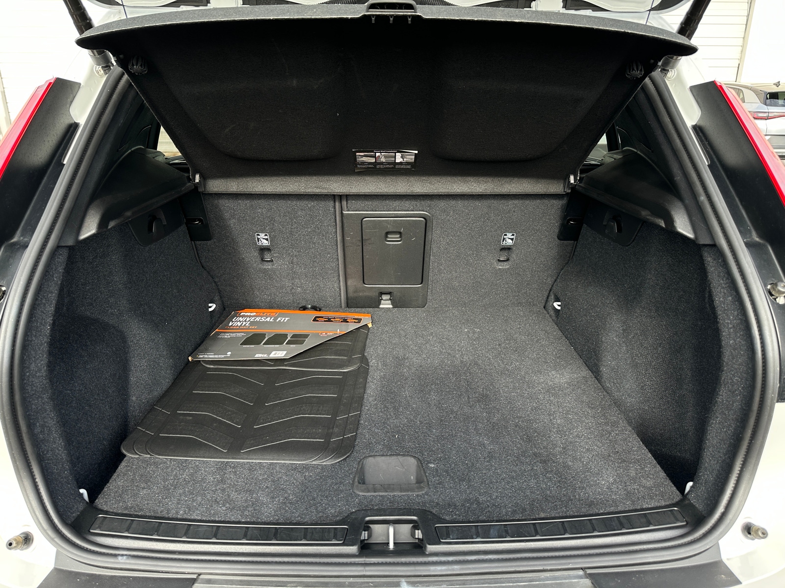 Thumbnail: 2024 Volvo XC40 - 6