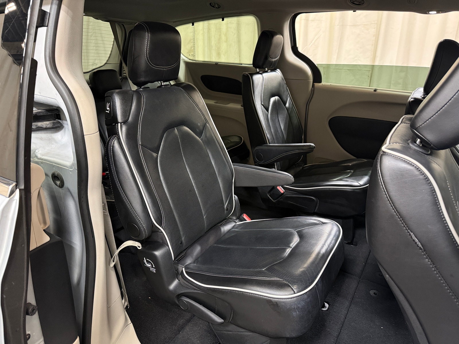 Thumbnail: 2024 Chrysler Pacifica - 5