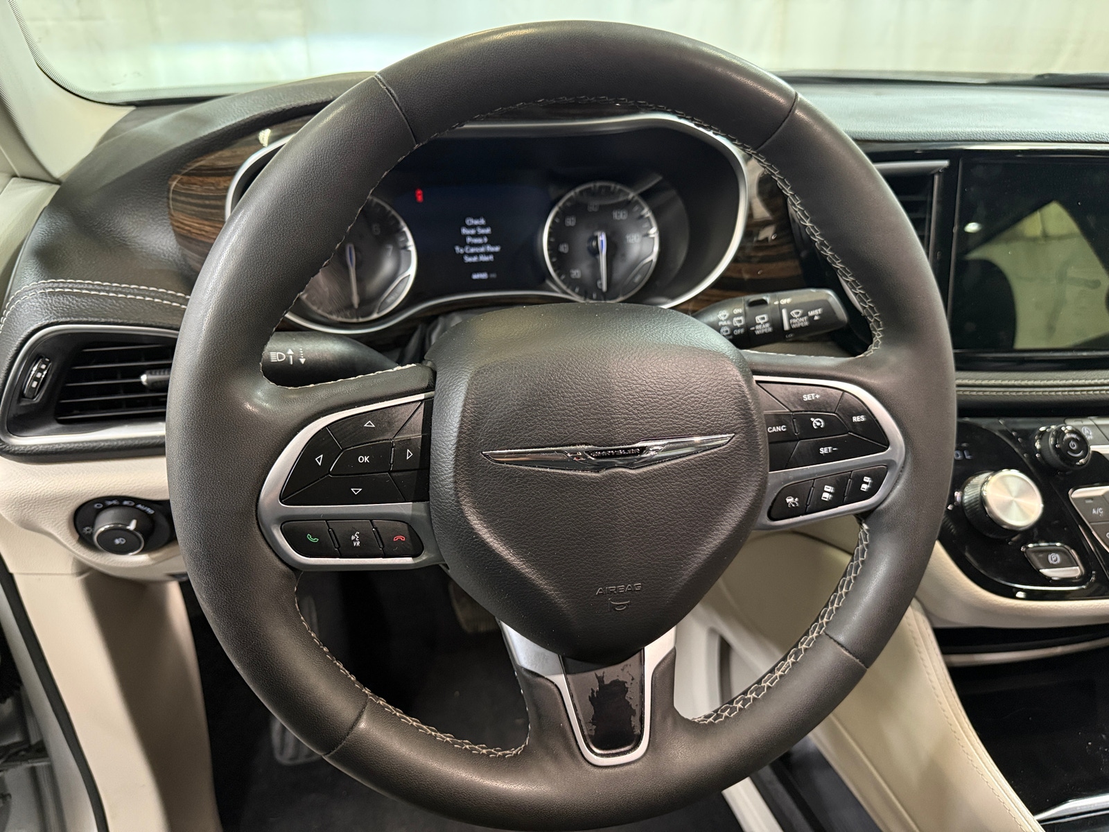 Thumbnail: 2024 Chrysler Pacifica - 4