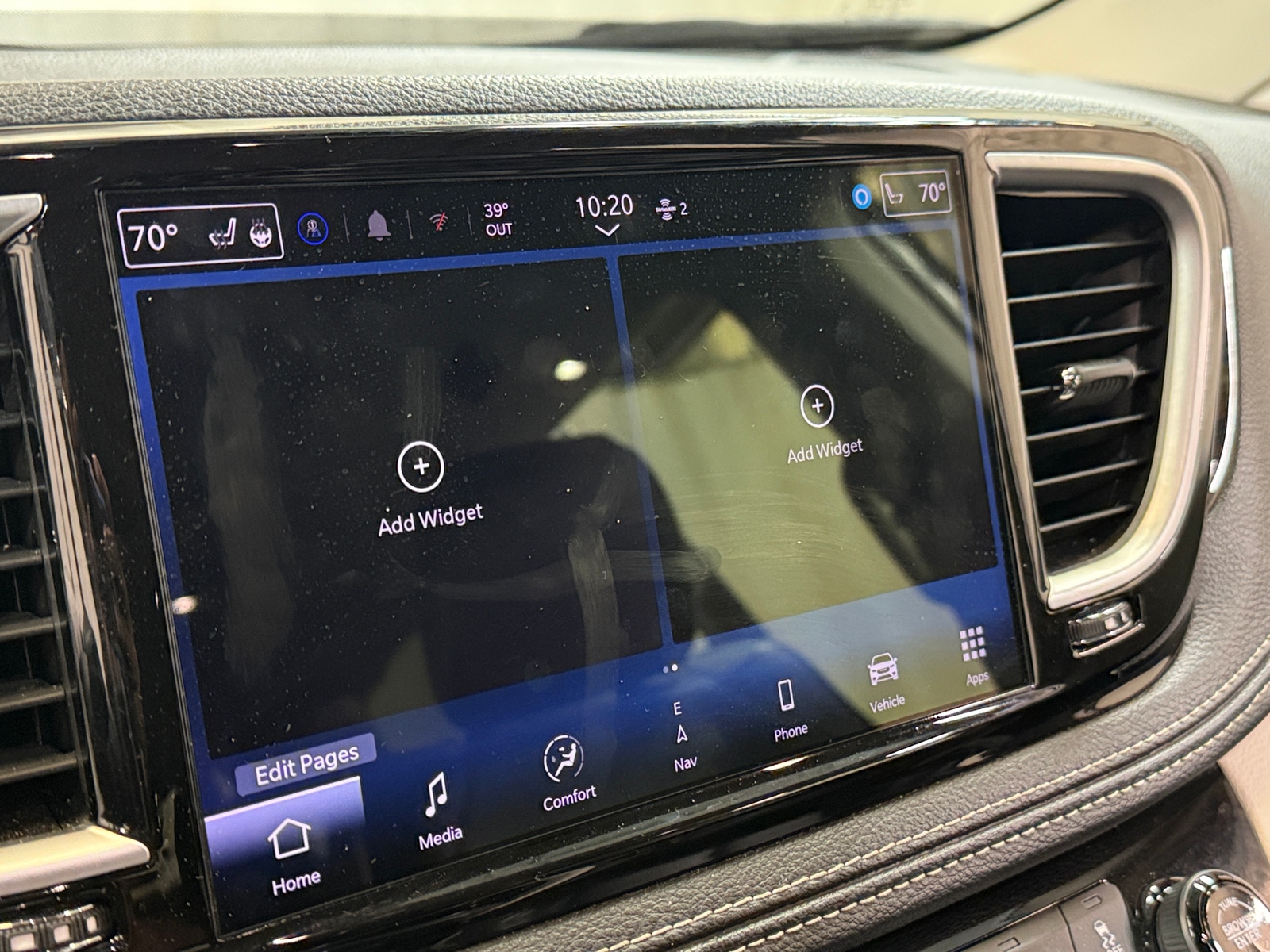 Thumbnail: 2024 Chrysler Pacifica - 3