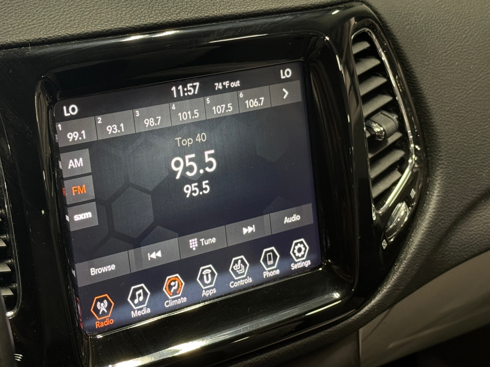 Thumbnail: 2019 Jeep Compass - 3