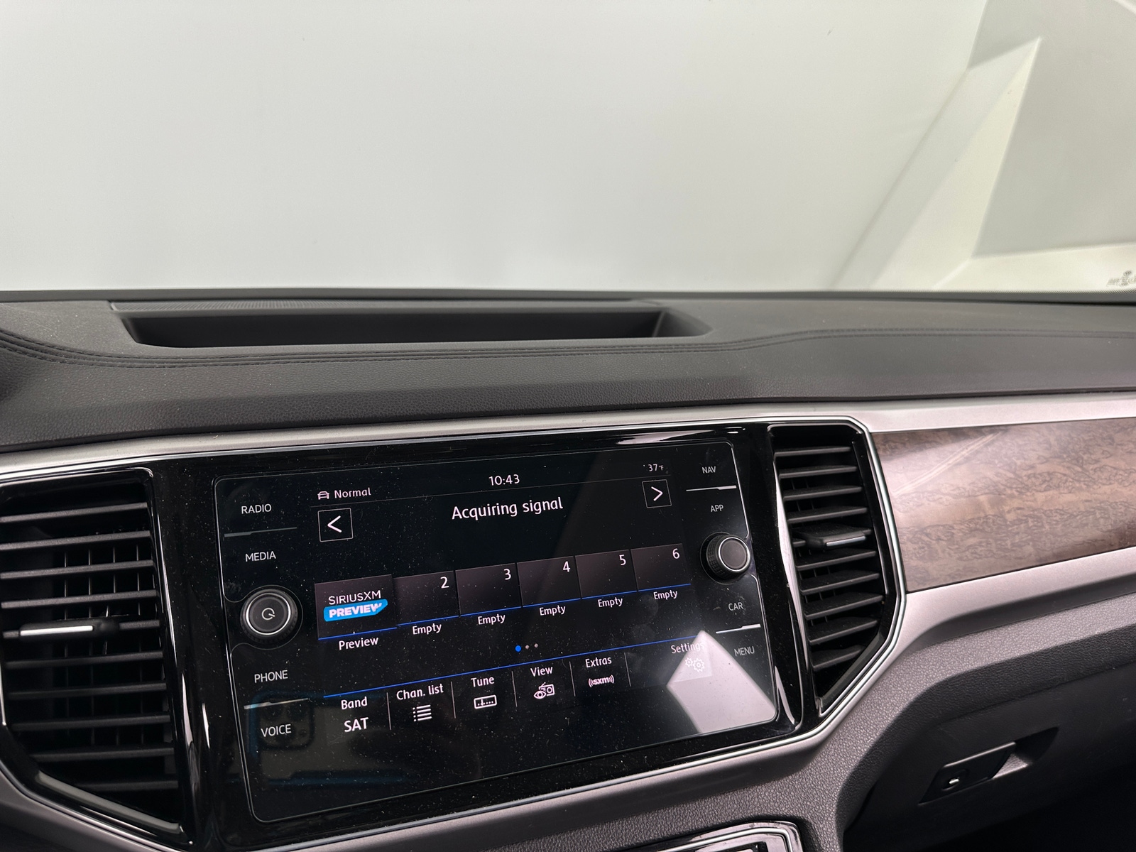 Thumbnail: 2018 Volkswagen Atlas - 3