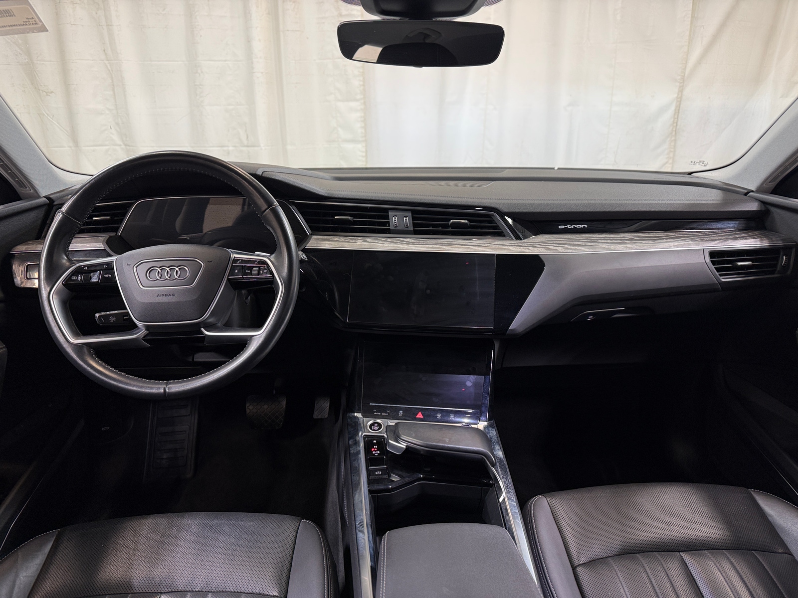 Thumbnail: 2021 Audi e-tron - 2