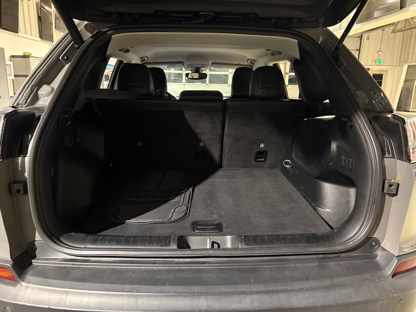 Thumbnail: 2020 Jeep Cherokee - 6