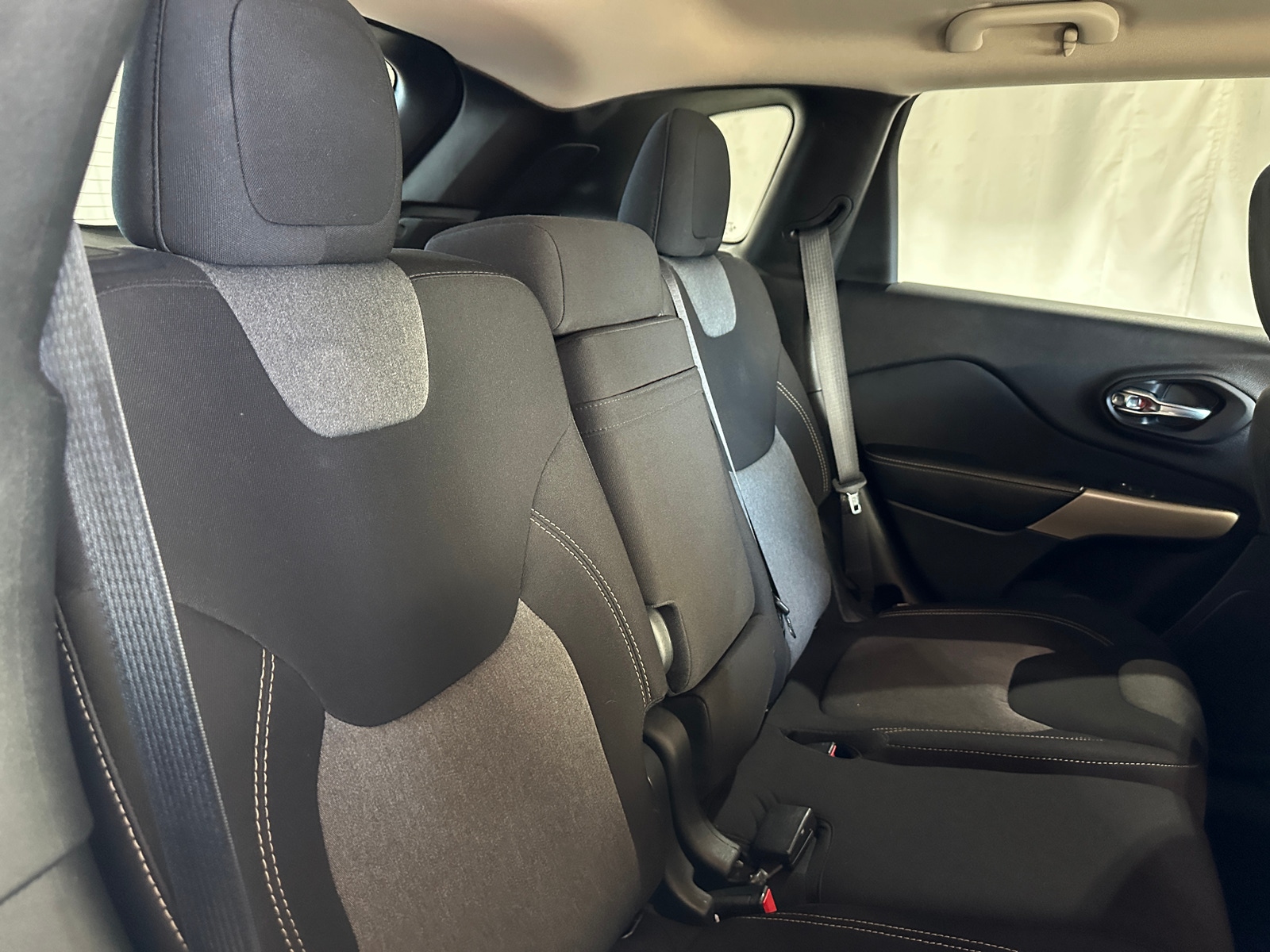 Thumbnail: 2018 Jeep Cherokee - 6