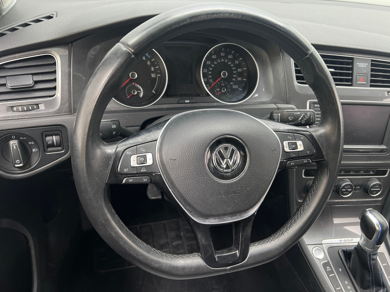 Thumbnail: 2016 Volkswagen e-Golf - 5