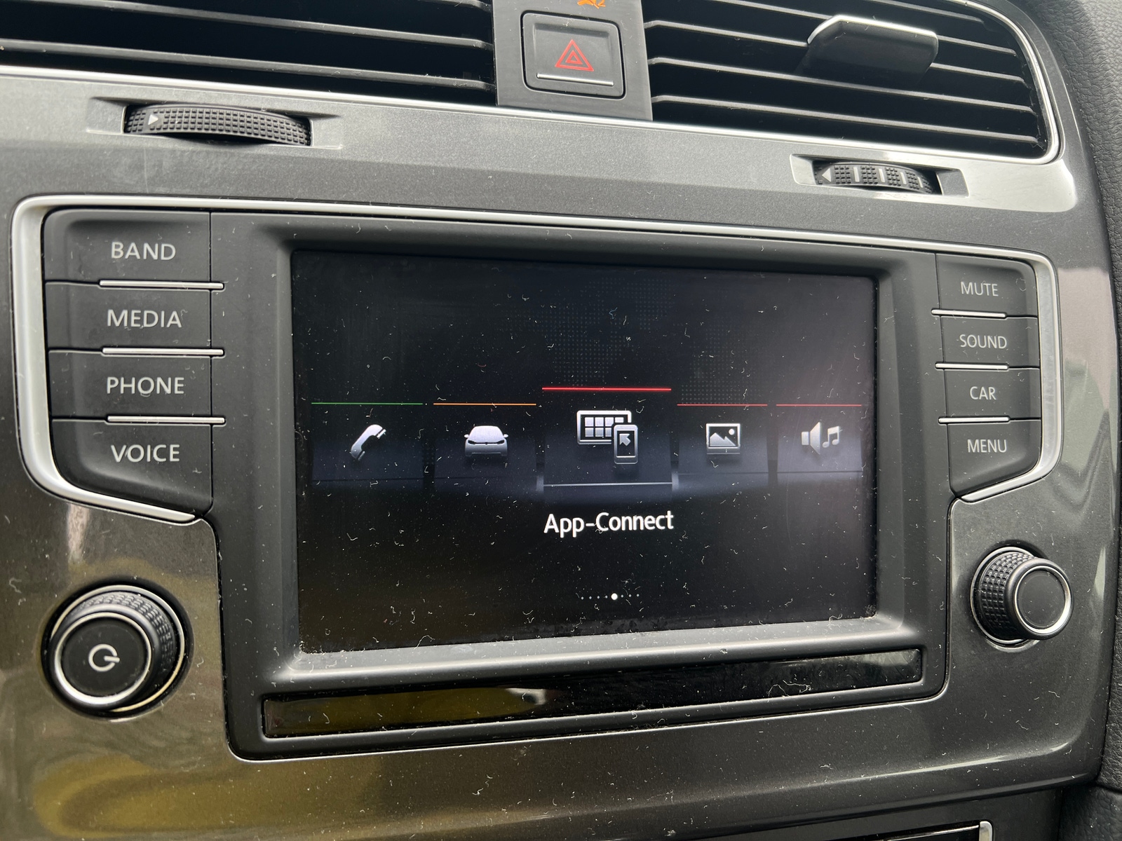 Thumbnail: 2016 Volkswagen e-Golf - 4