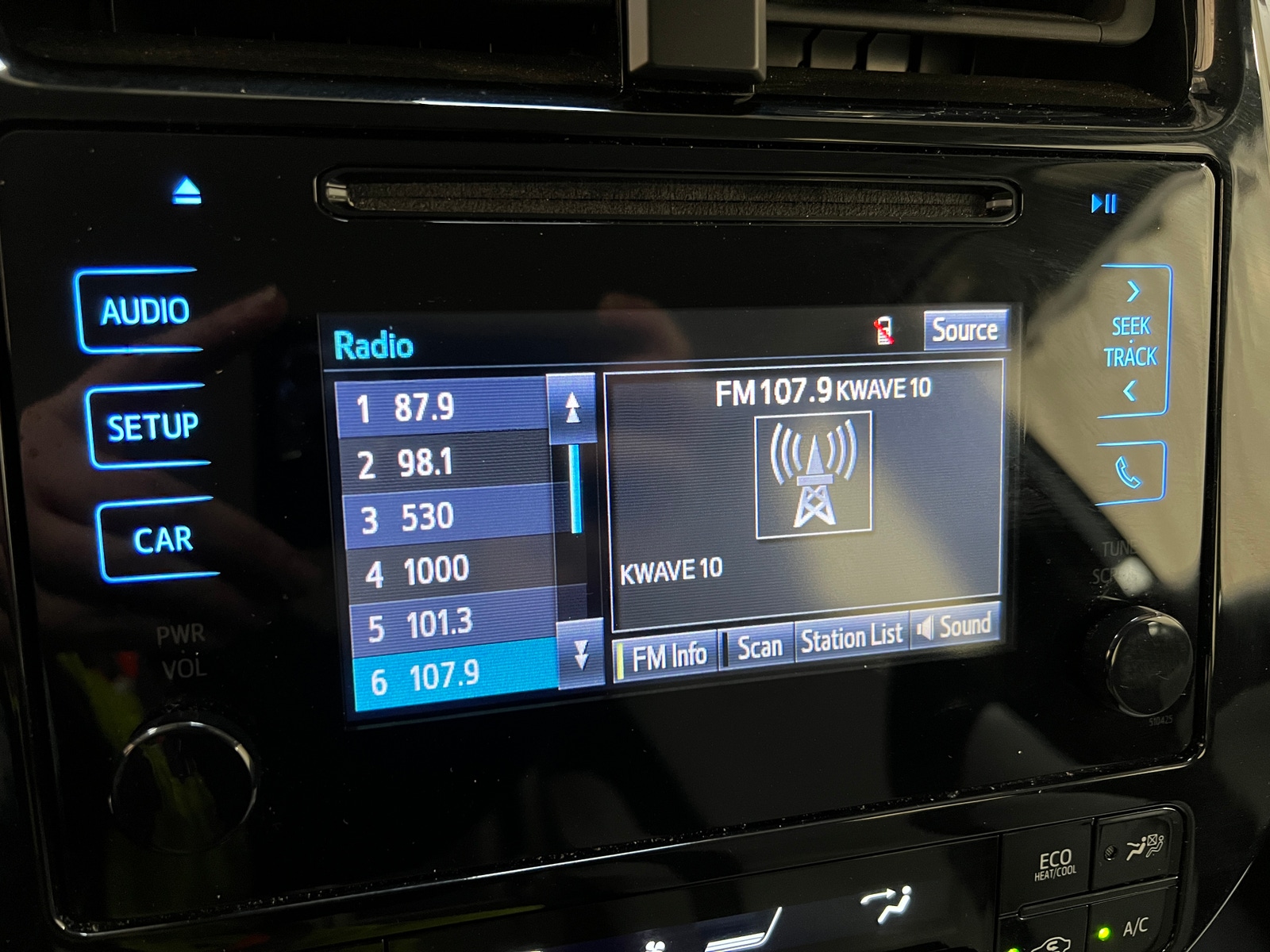 Thumbnail: 2019 Toyota Prius - 3