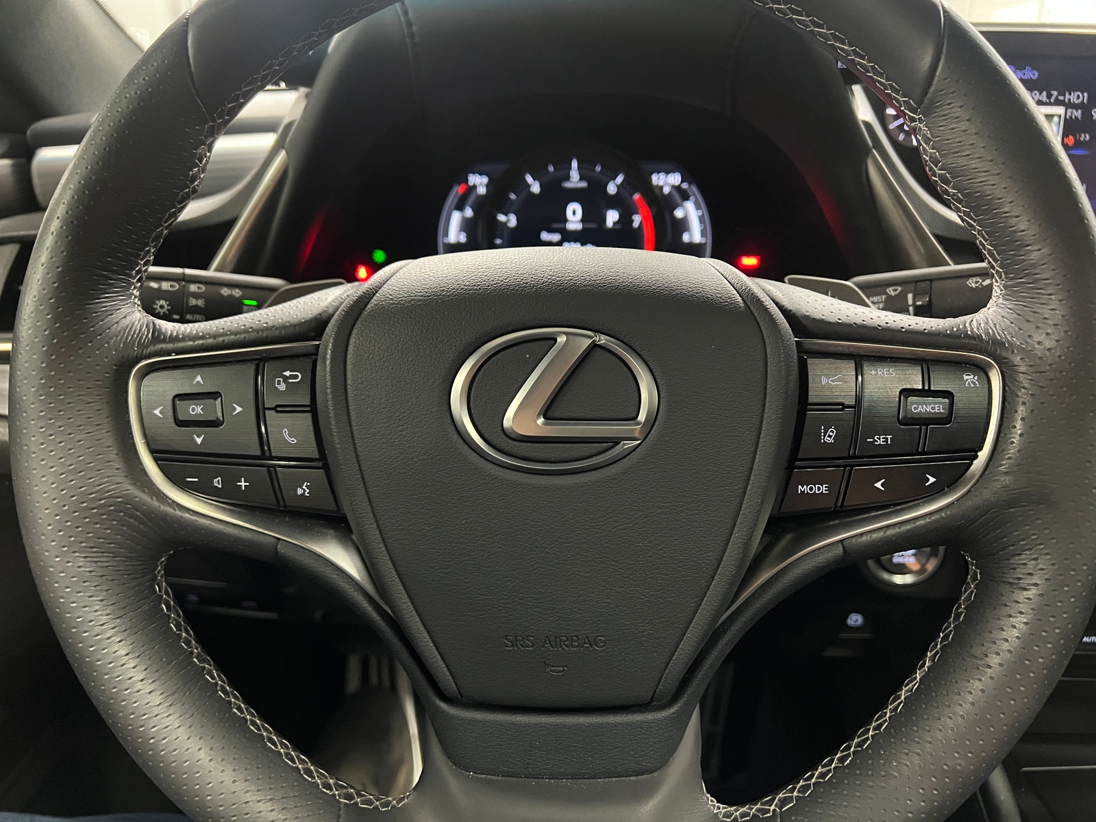 Thumbnail: 2021 Lexus ES - 4