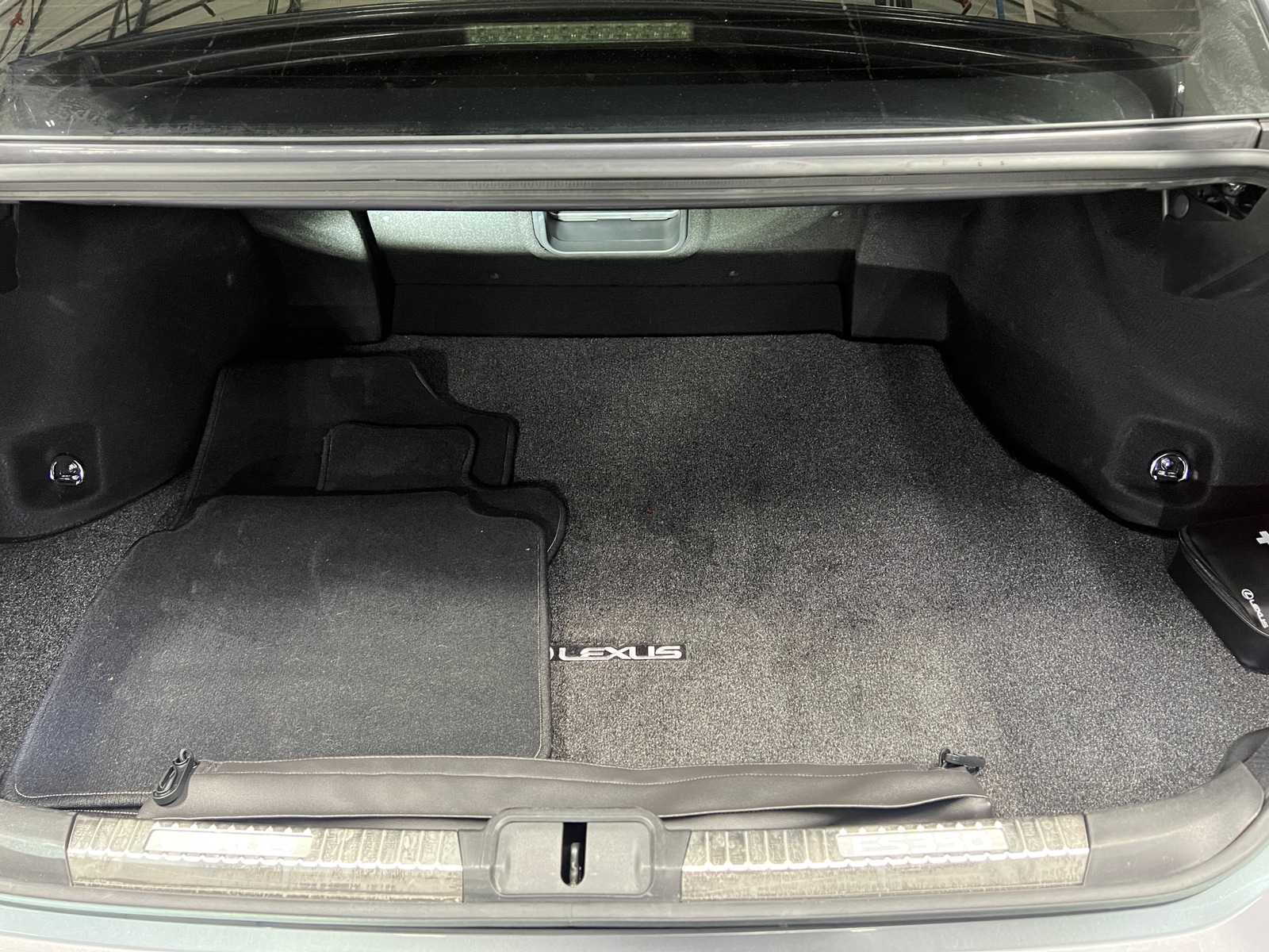 Thumbnail: 2021 Lexus ES - 6