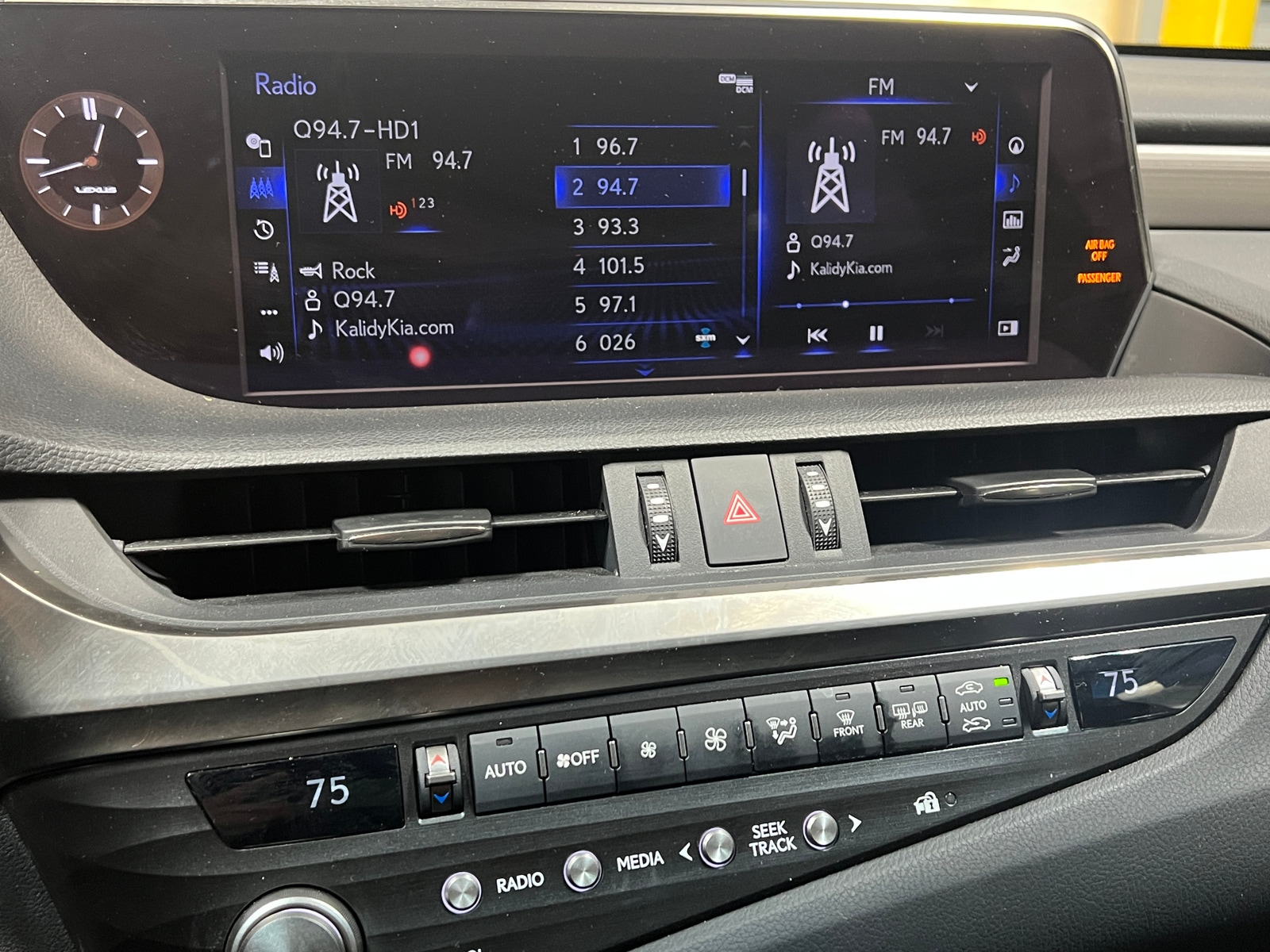 Thumbnail: 2021 Lexus ES - 3