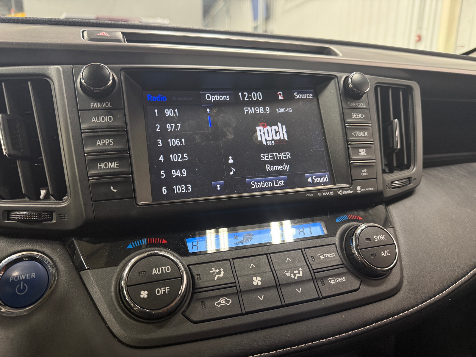 Thumbnail: 2017 Toyota RAV4 - 3