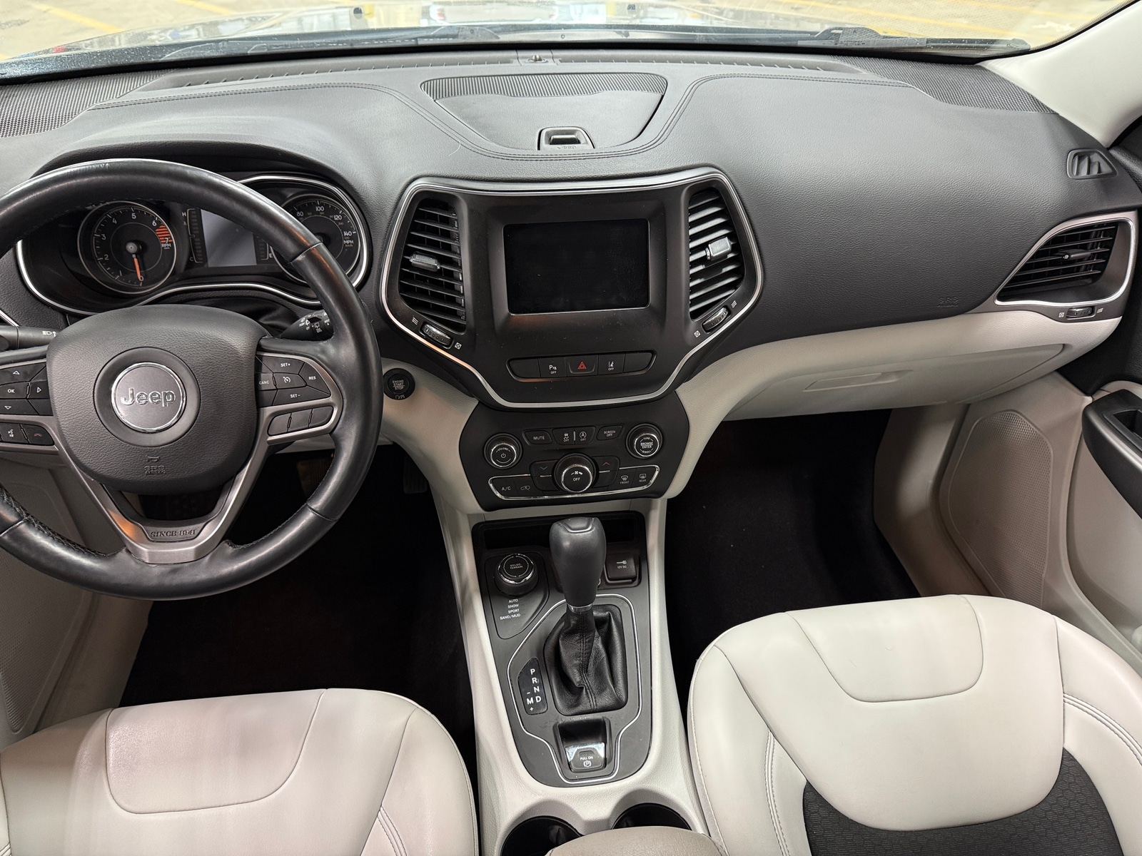 Thumbnail: 2021 Jeep Cherokee - 3