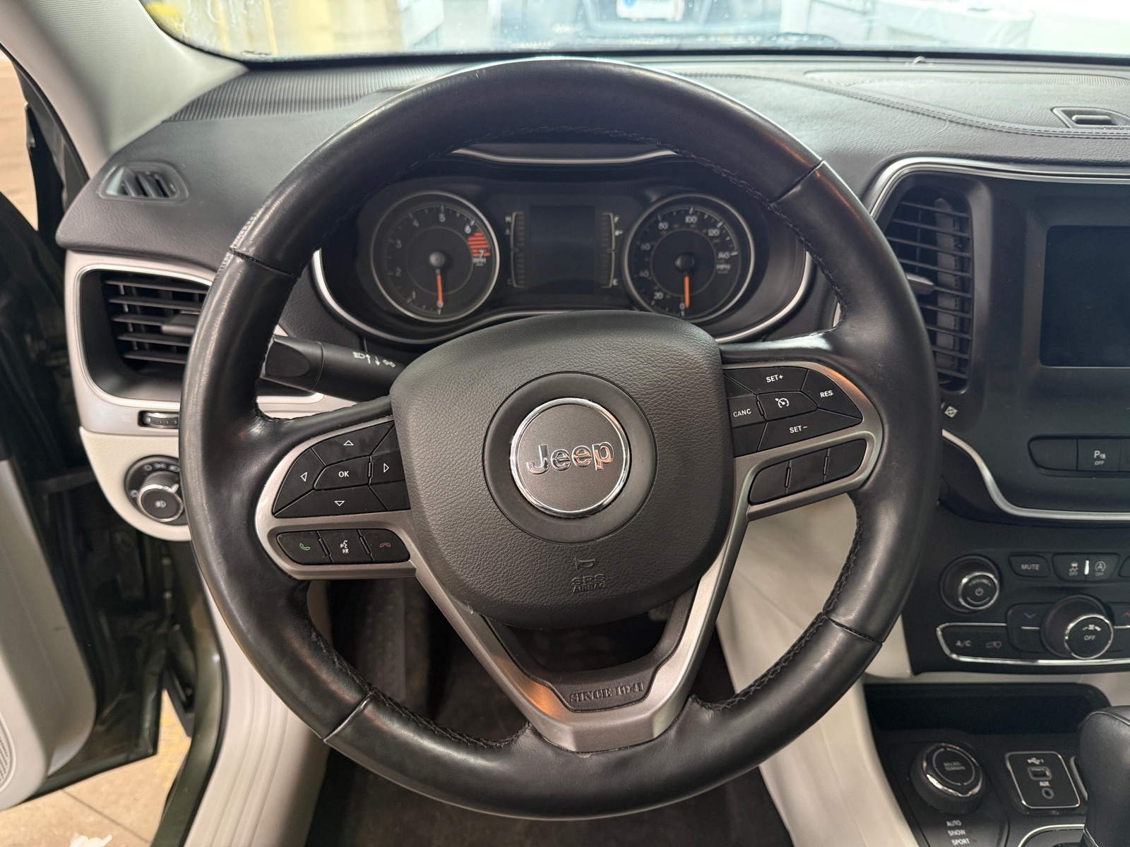 Thumbnail: 2021 Jeep Cherokee - 5