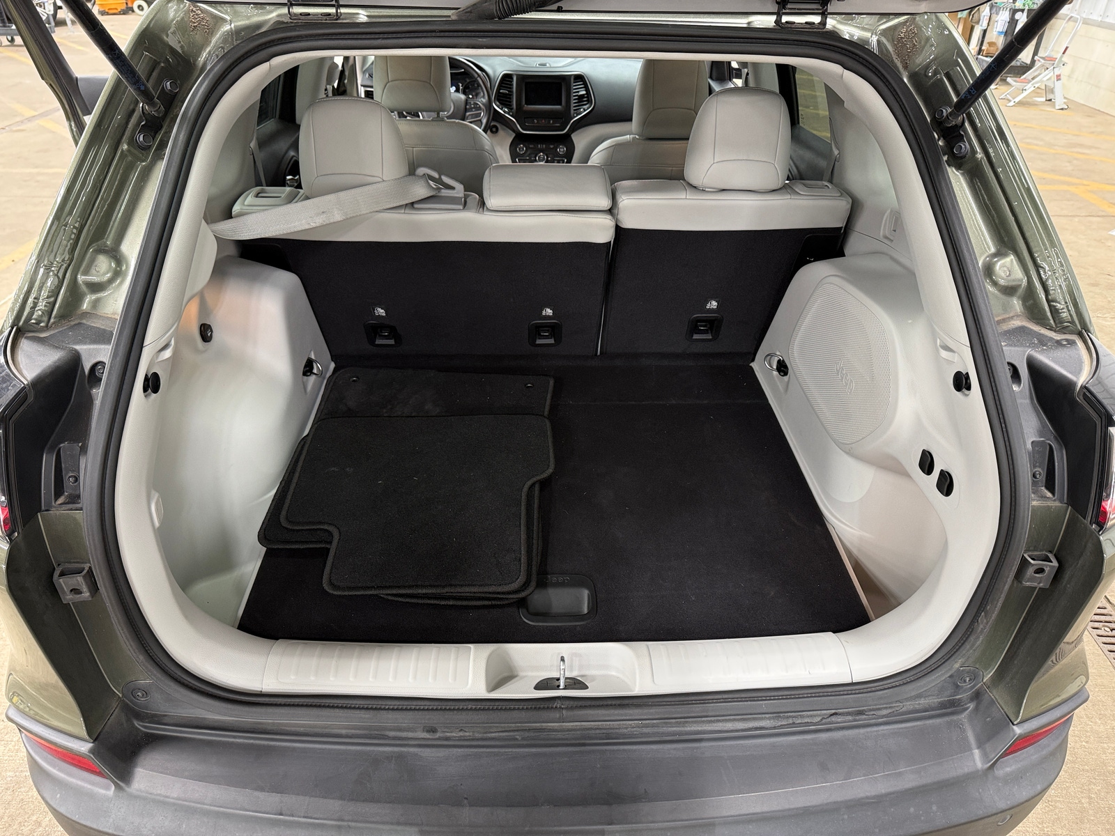 Thumbnail: 2021 Jeep Cherokee - 7