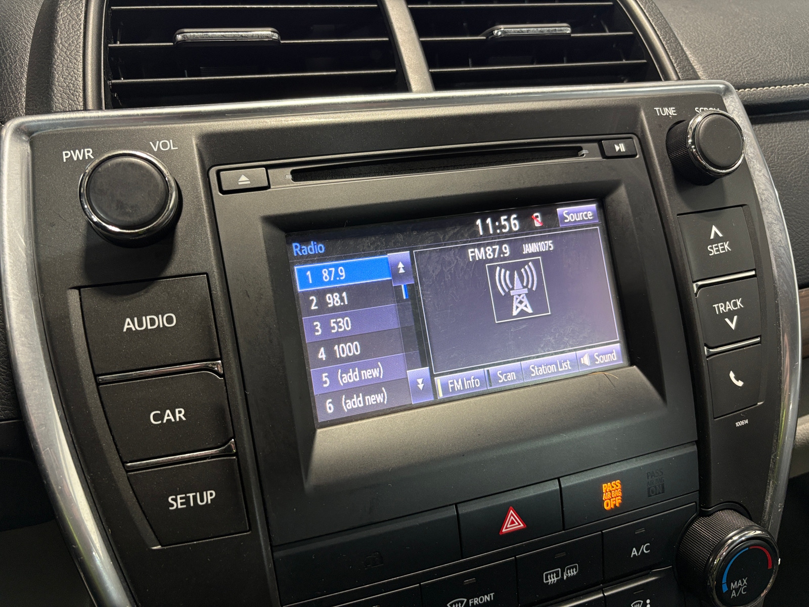 Thumbnail: 2017 Toyota Camry - 4