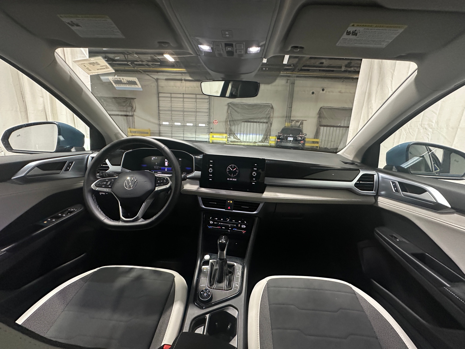 Thumbnail: 2025 Volkswagen Taos - 3