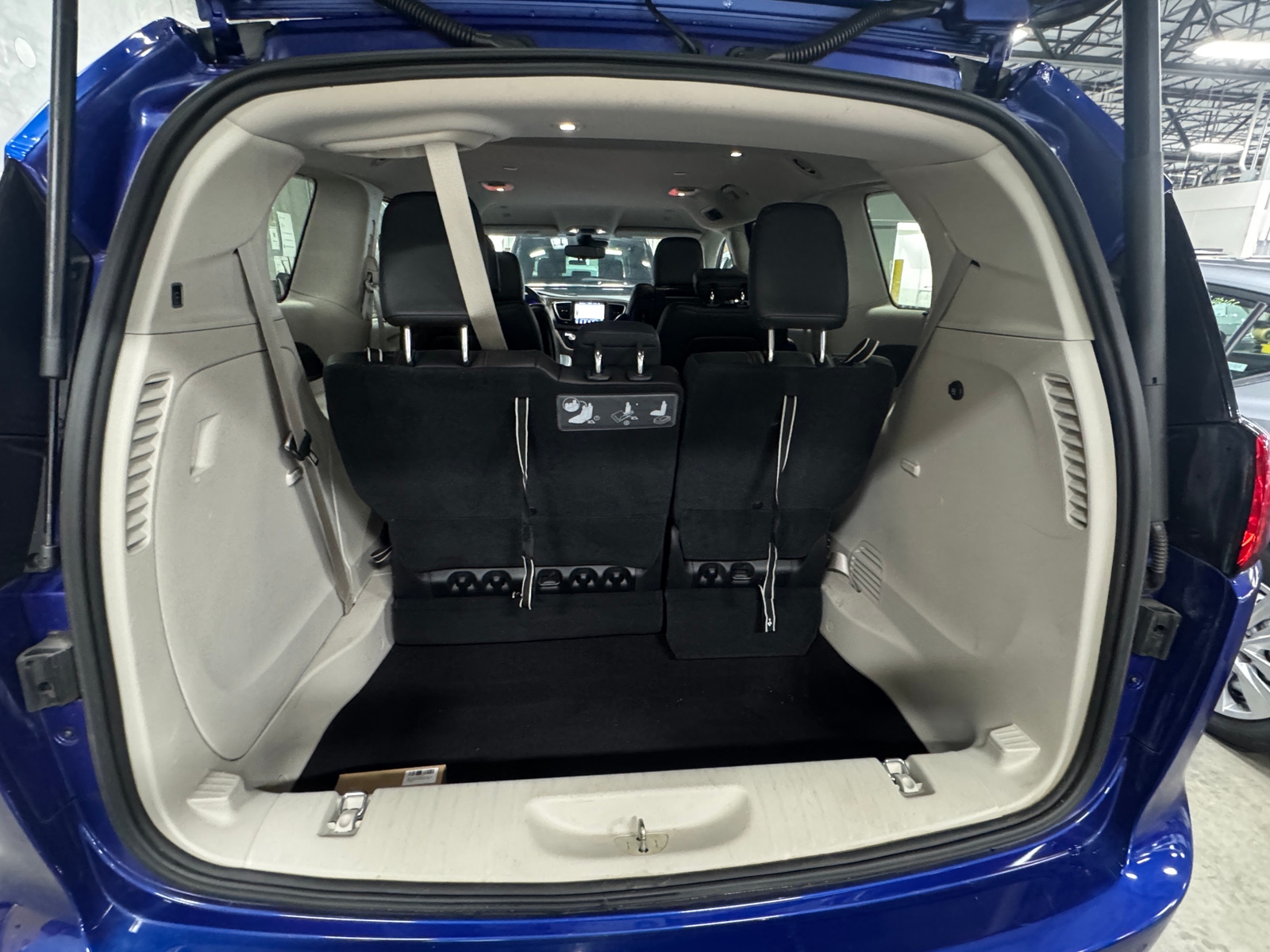 Thumbnail: 2019 Chrysler Pacifica - 6