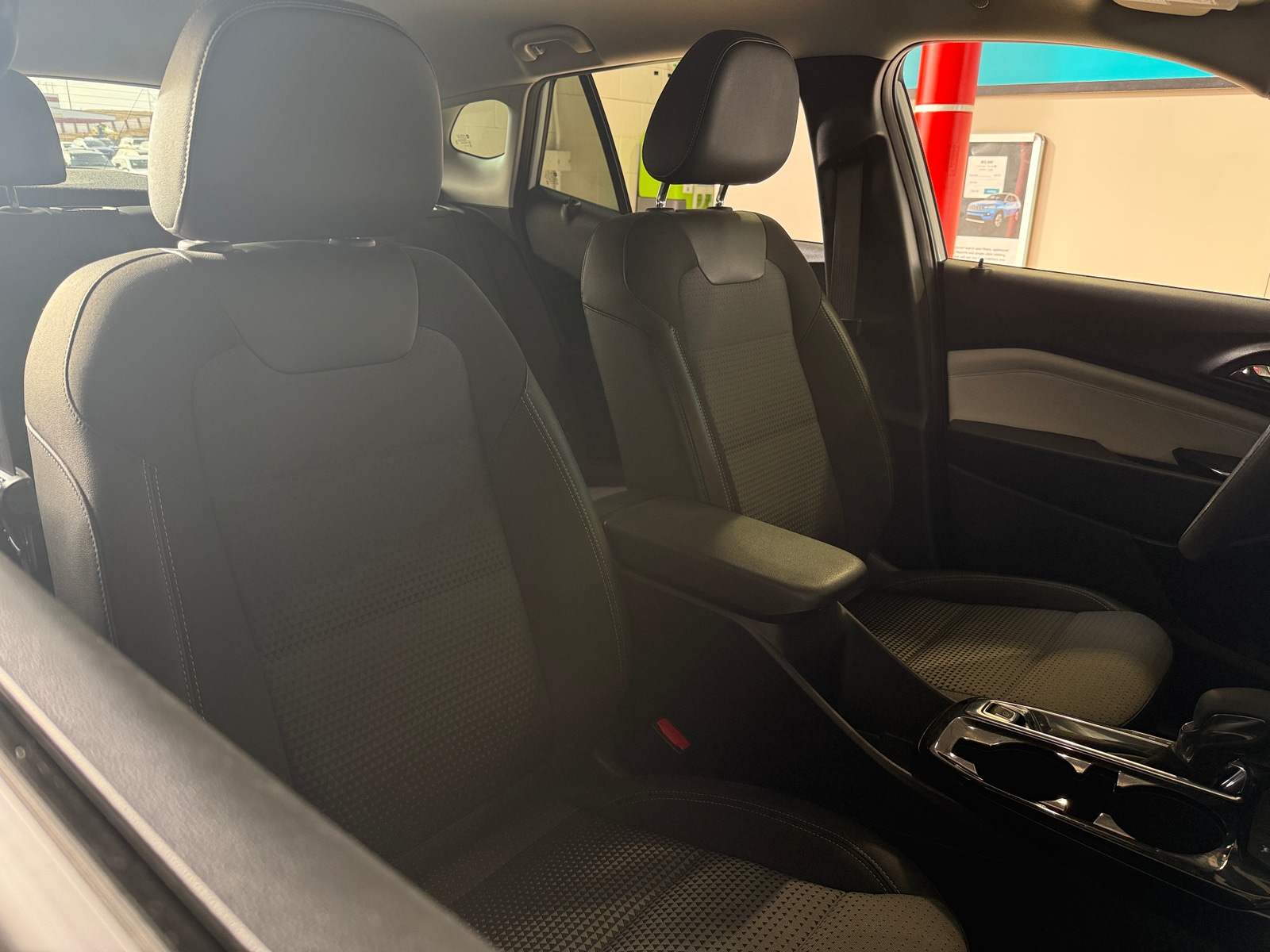 Thumbnail: 2025 Chevrolet Trax - 2