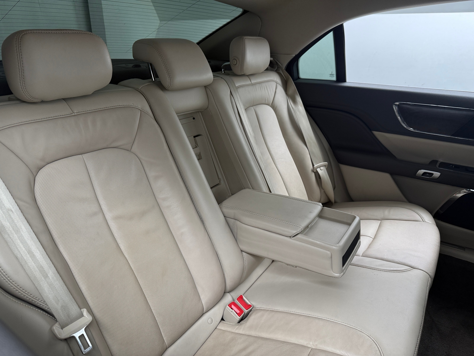 Thumbnail: 2017 Lincoln Continental - 5