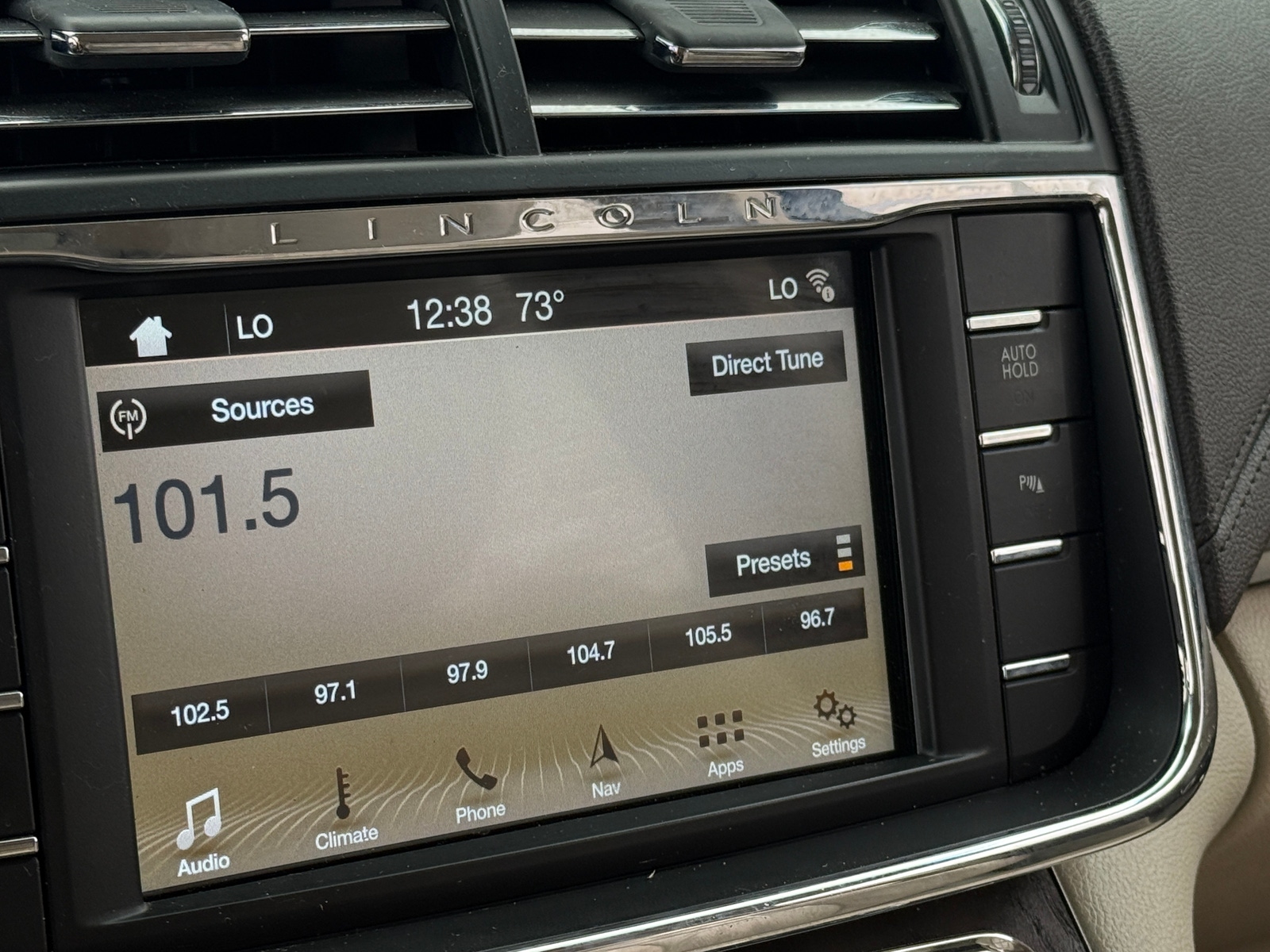 Thumbnail: 2017 Lincoln Continental - 3