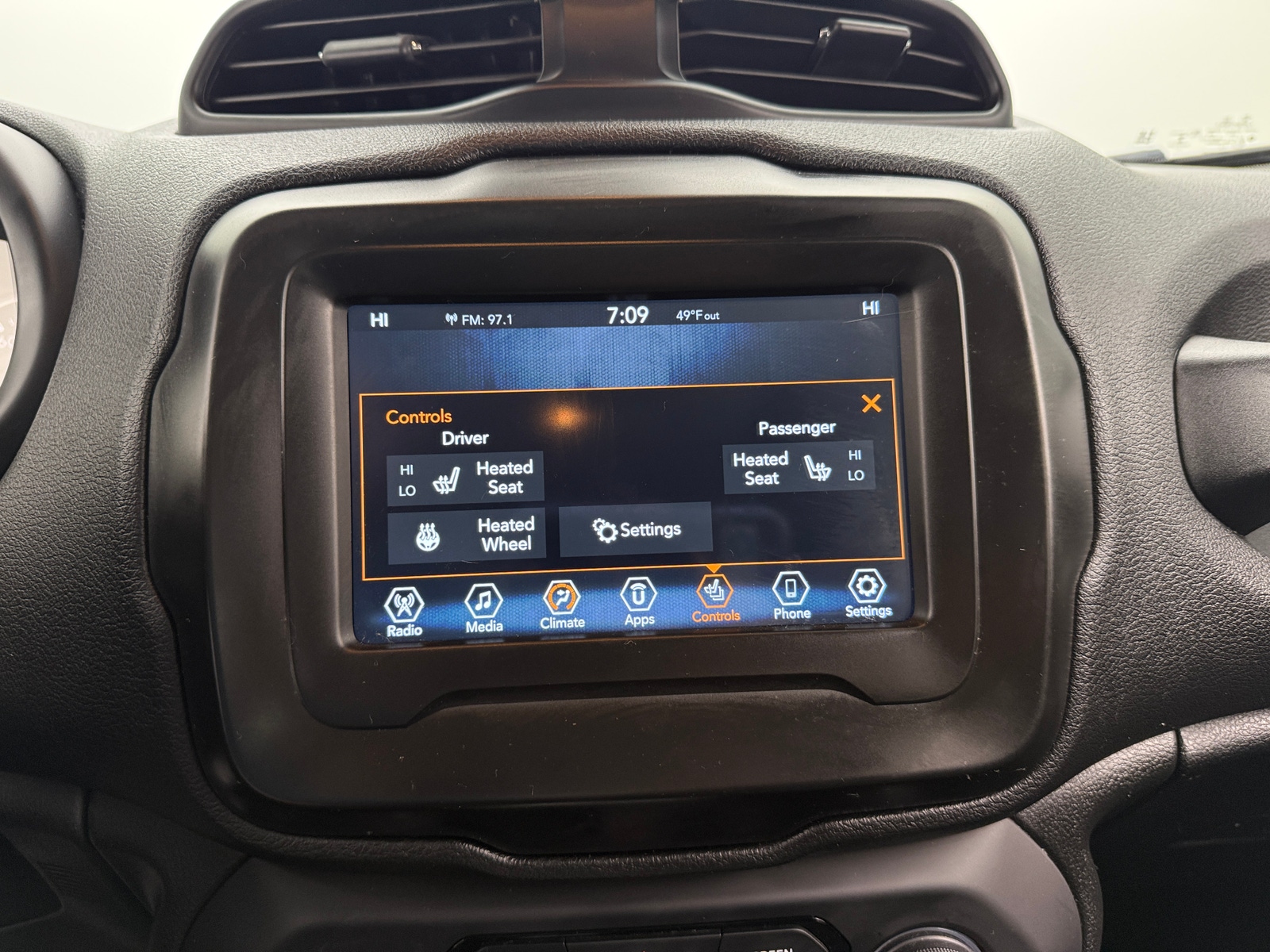 Thumbnail: 2018 Jeep Renegade - 4