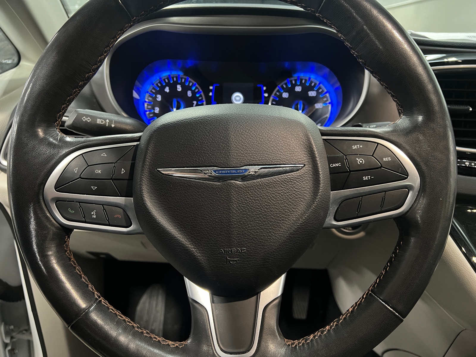 Thumbnail: 2020 Chrysler Pacifica - 4