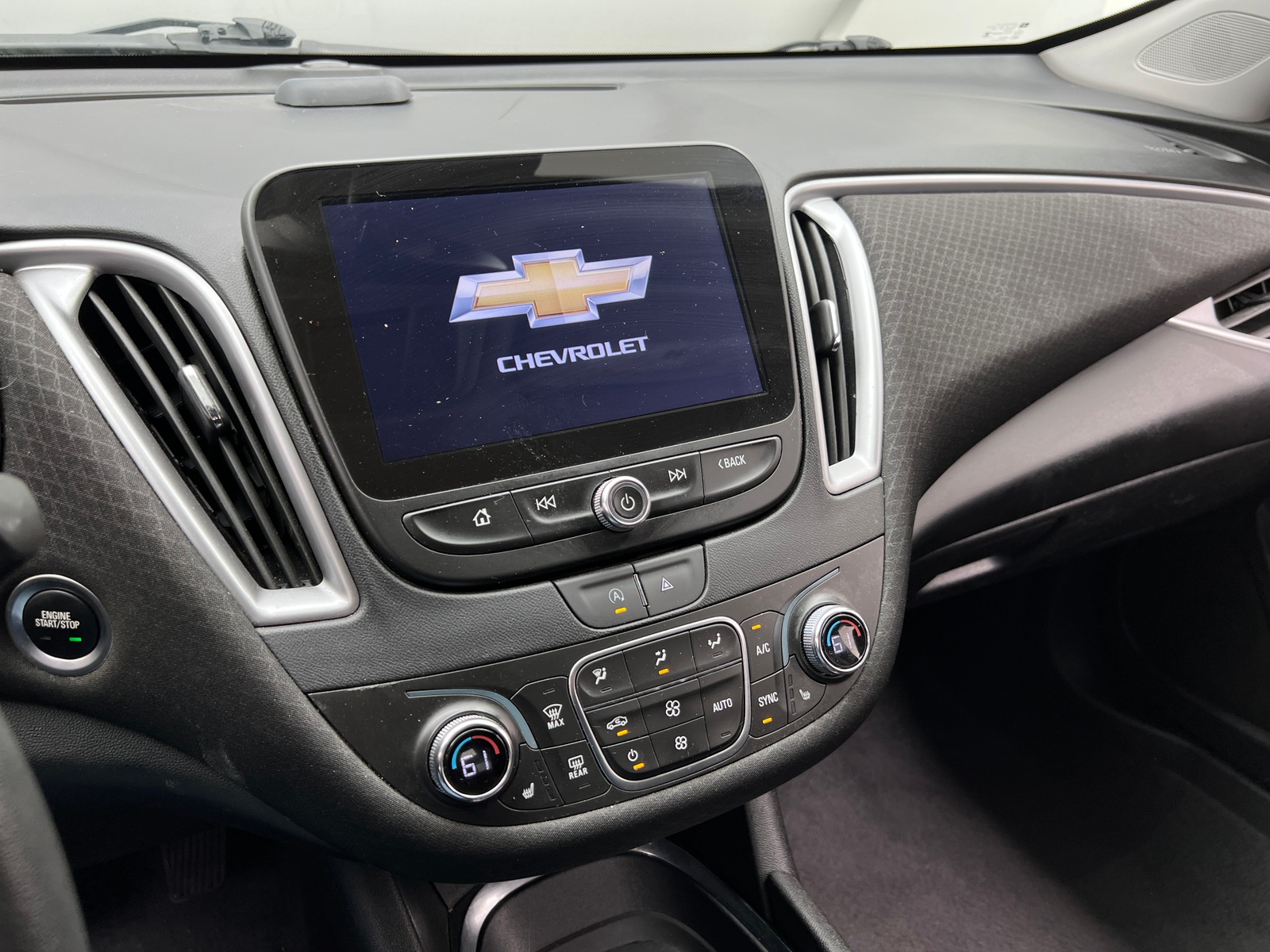 Thumbnail: 2023 Chevrolet Malibu - 4