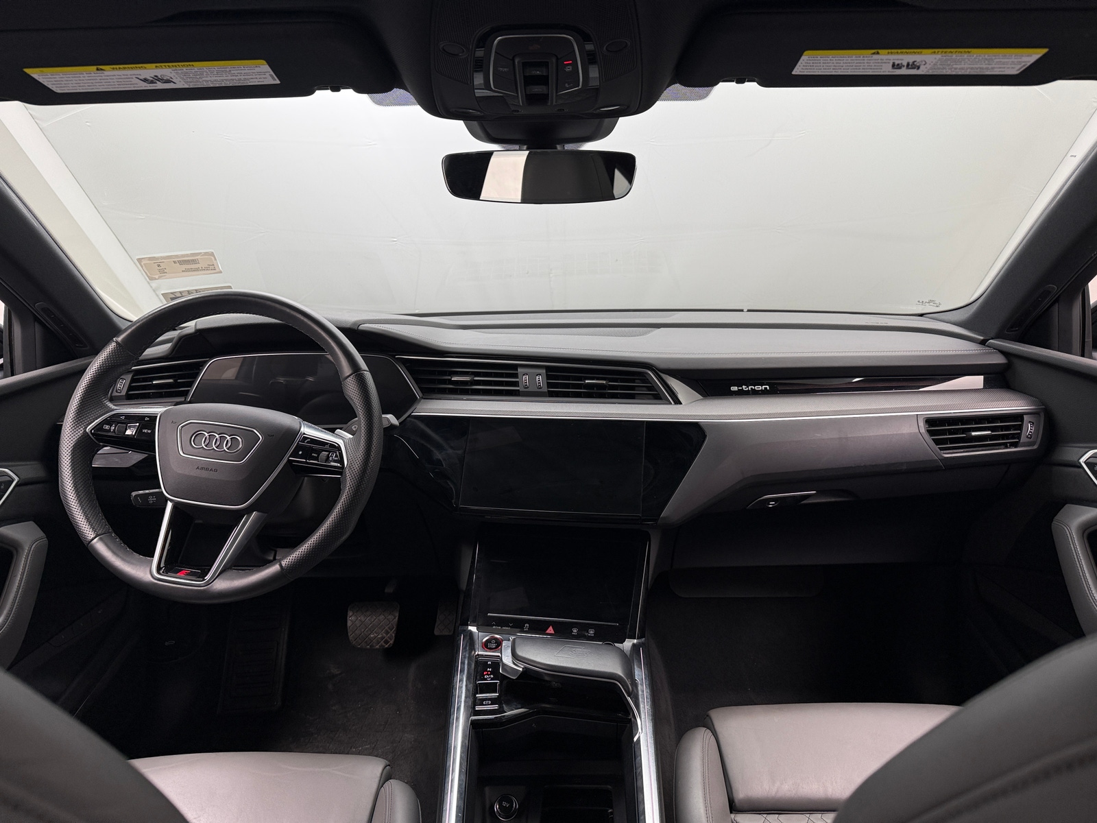 Thumbnail: 2022 Audi e-tron S - 2