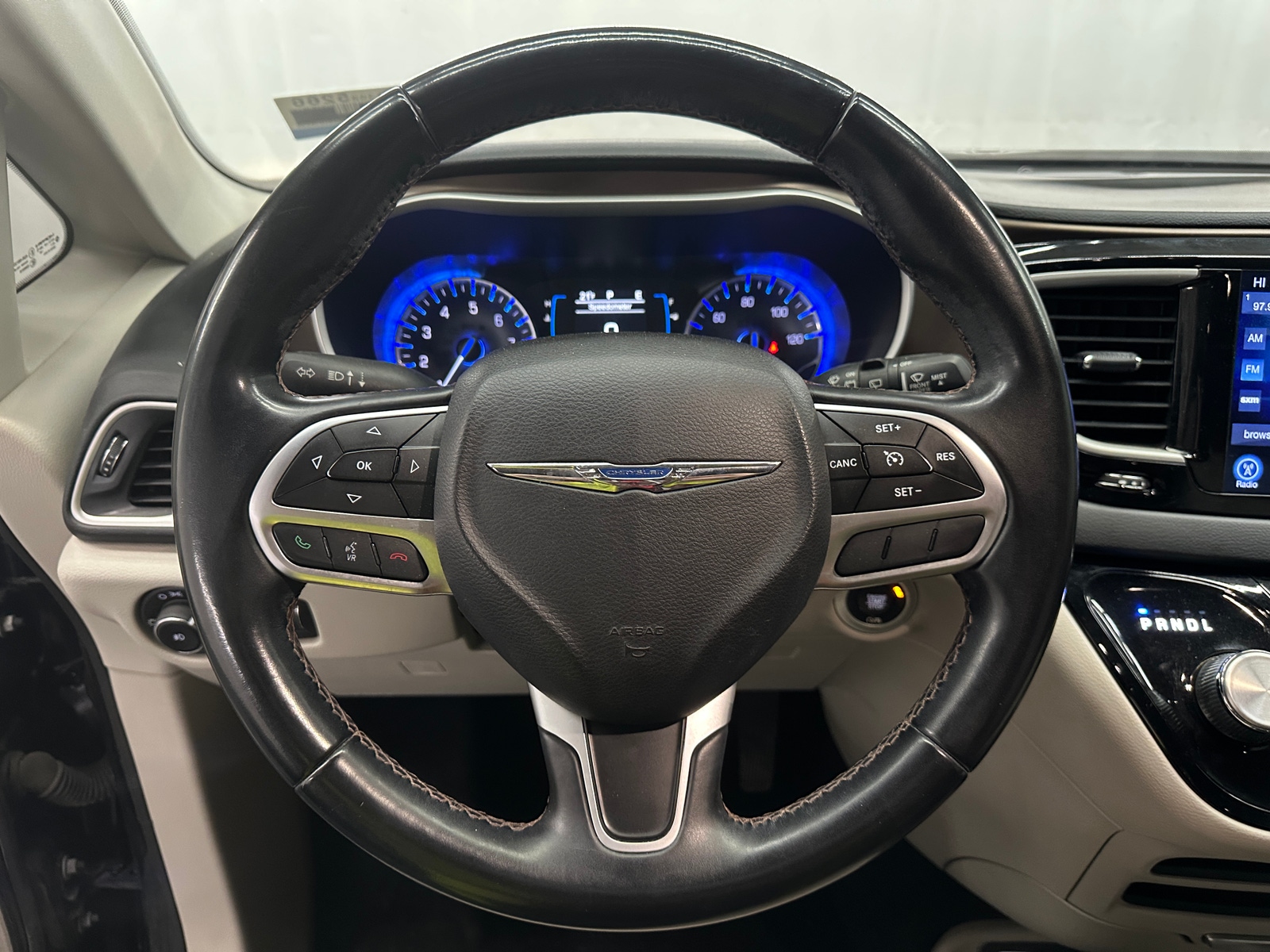 Thumbnail: 2017 Chrysler Pacifica - 4