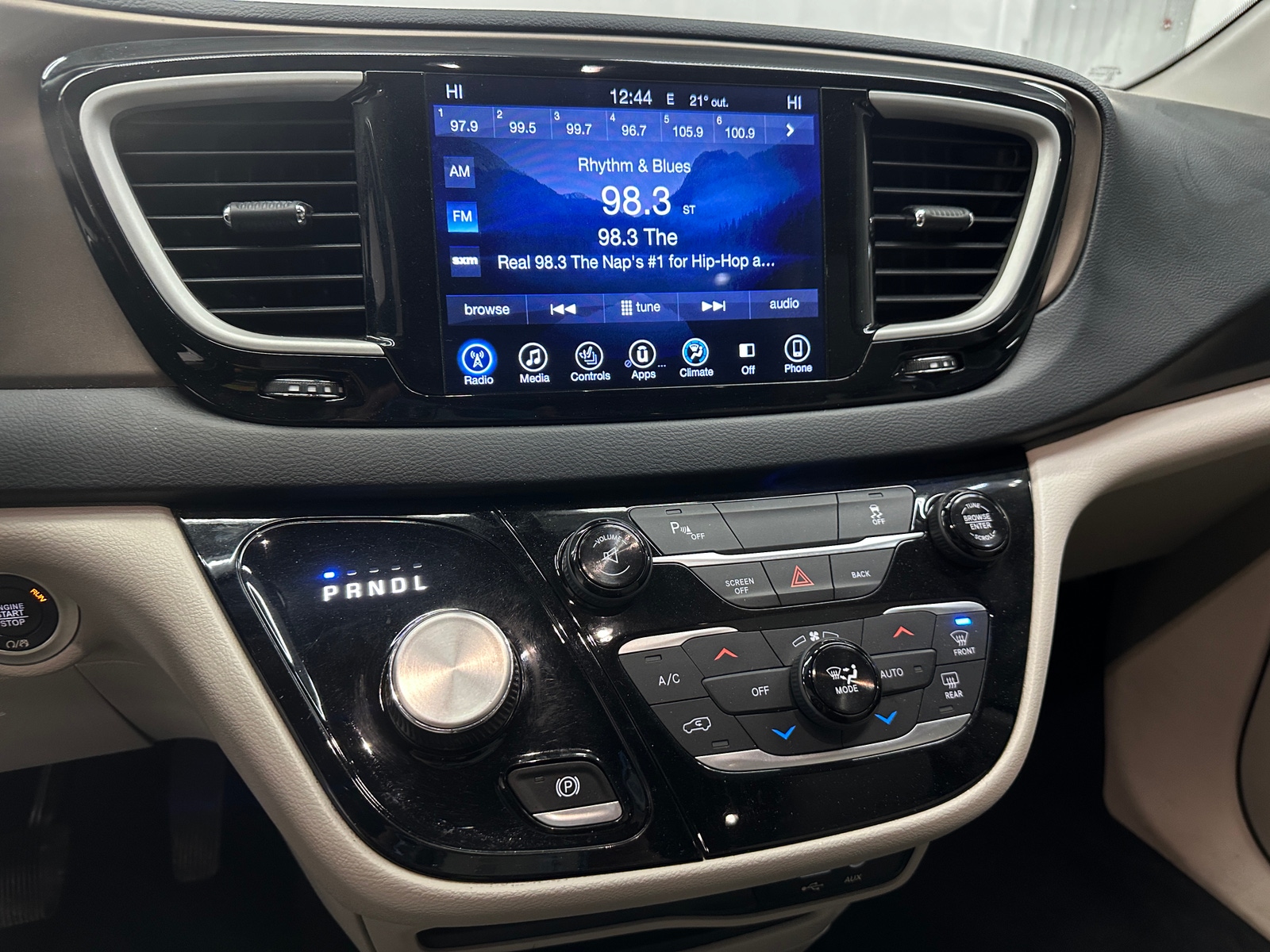 Thumbnail: 2017 Chrysler Pacifica - 3