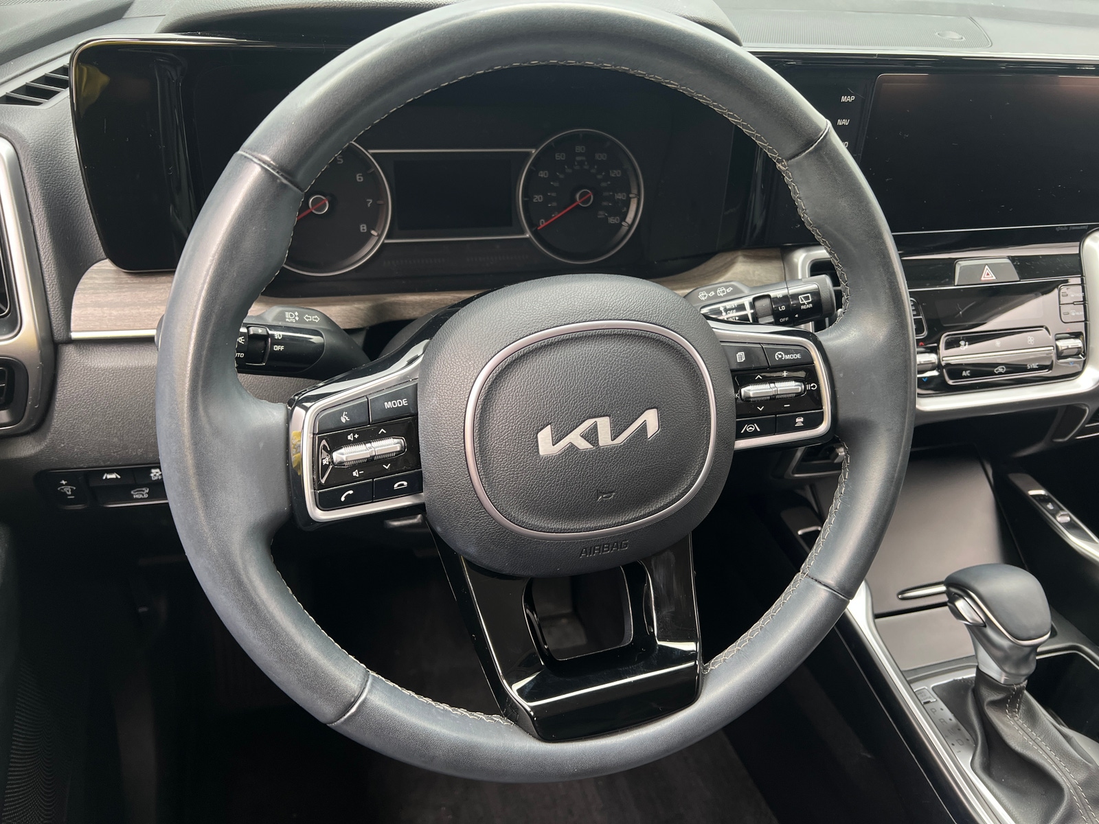 Thumbnail: 2023 Kia Sorento - 4