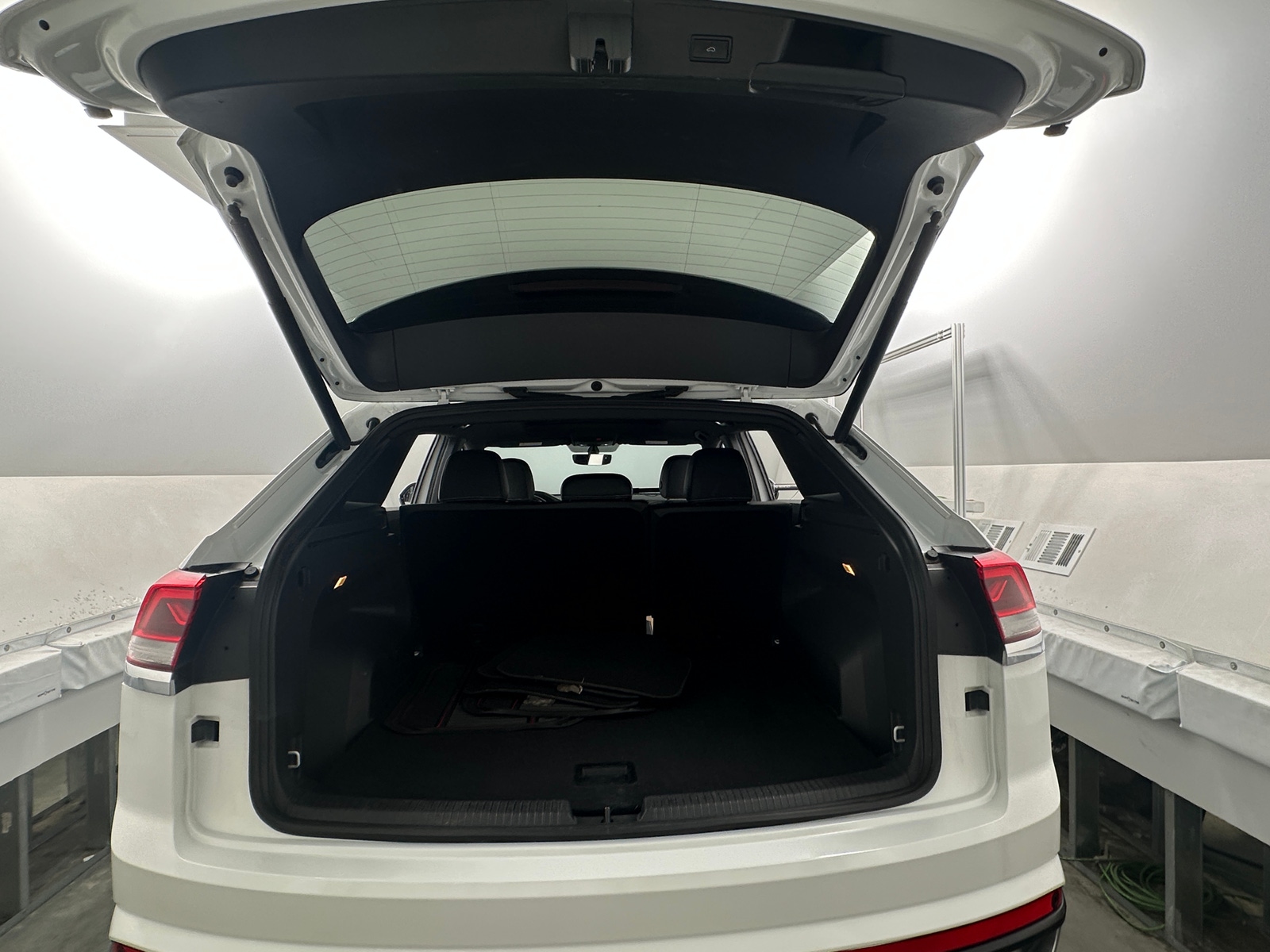 Thumbnail: 2021 Volkswagen Atlas - 6